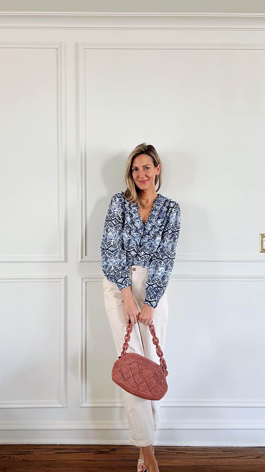 Anna Jane Wisniewskiのインスタグラム：「In case you need to hear it (fellow Midwest and northeast friends, I’m sure you do): spring is coming! I promise—it’s almost here. Shop my @sezane looks over on stories and on the blog. #sezanelovers #sezanepartner」