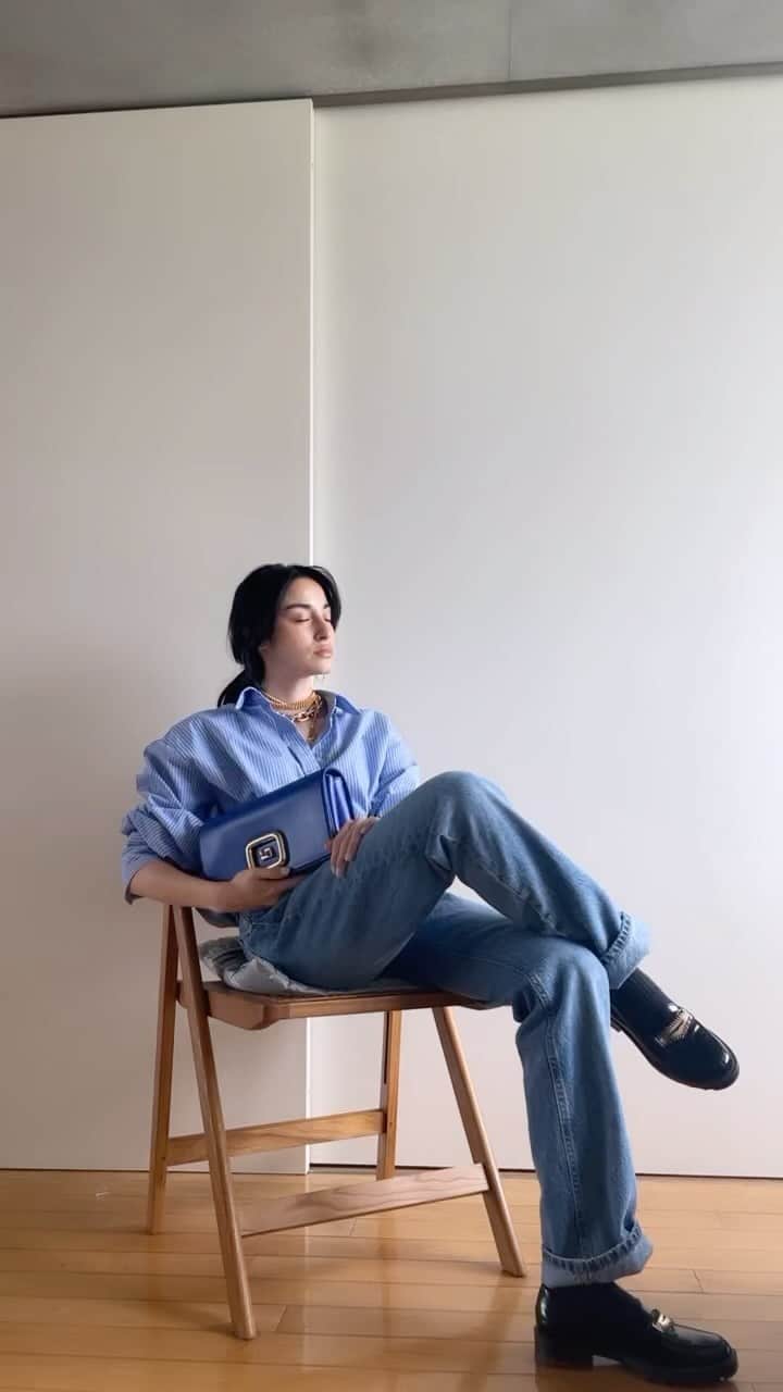 国木田彩良のインスタグラム：「Bag @rogervivier  Denim @levis  Shirt @zara  Neckless @newbottega @official_mikimoto  Shoes @tods  Watch @harrywinston」