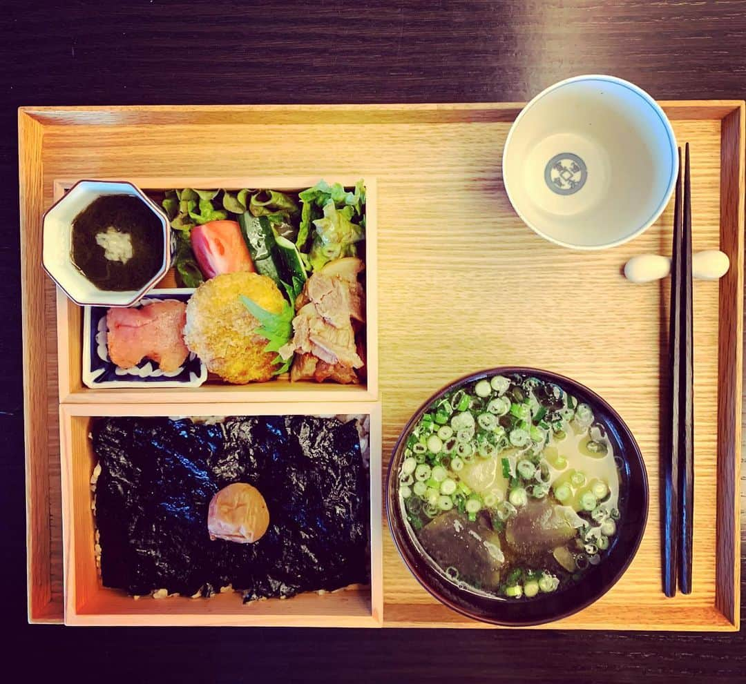 祐真朋樹さんのインスタグラム写真 - (祐真朋樹Instagram)「家でのり弁2！（一重）  #朝ご飯  #祐ご飯 #利ご飯 #完食 #のり弁」3月27日 10時55分 - stsukezane