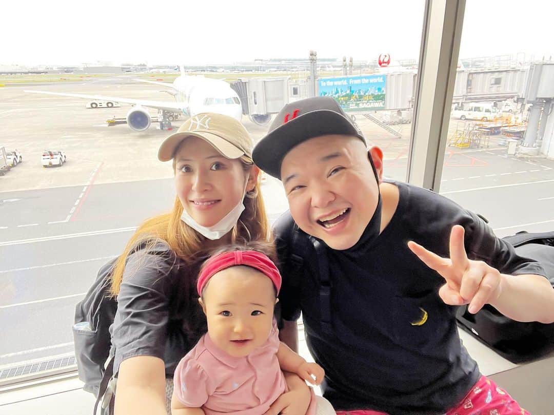 内山信二のインスタグラム：「春休み🌸  家族旅行🌸✈️🌸」