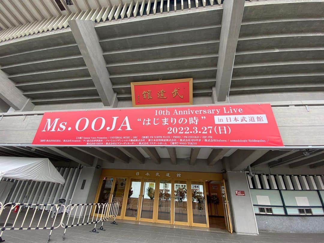 Ms.OOJAのインスタグラム：「武道館から1年かぁ🌸🌸🌸  あっという間だなぁ✨✨  みんなとの思い出、これからも桜が咲く度に思い出すんだろうな☺️  今日は久しぶりにU-NEXTで独占配信を観ようかな😌  #msooja #武道館」
