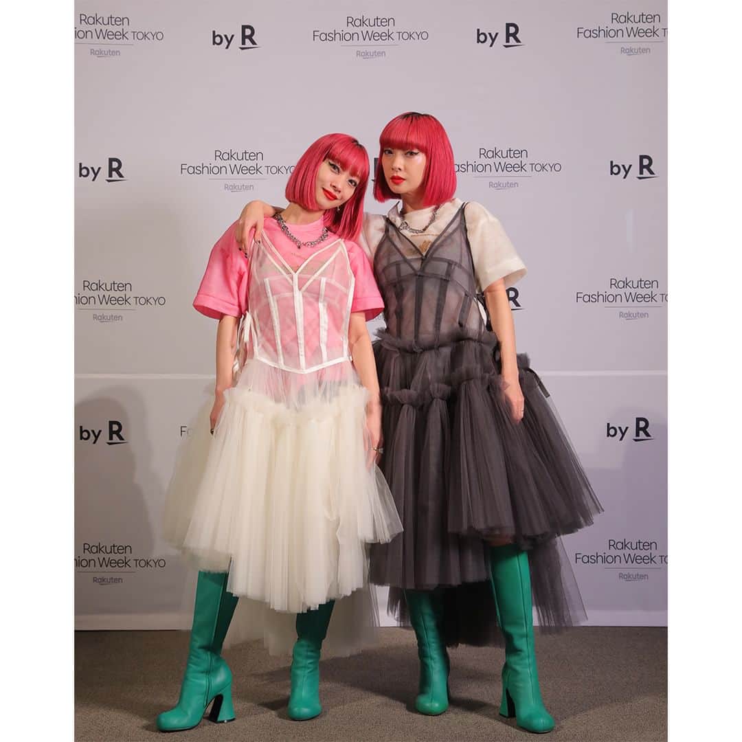 スタイライフさんのインスタグラム写真 - (スタイライフInstagram)「【〈Chika Kisada〉の最新コレクションをチェック】  3/13（月）に「Rakuten Fashion Week TOKYO 2023 A/W」で最新コレクションを発表した〈Chika Kisada〉。 会場には松井愛莉さん、AMIさん、AYAさんたちも来場！ 3人が着用したby R限定アイテムは3/31（金）まで予約販売中。 Rakuten Fashionのショップをぜひチェックしてみて！  またショウのアーカイブ動画はRakuten Fashion公式ページまたは公式アプリの「by R」特設サイトからご覧いただけます。  詳細は、Rakuten Fashion公式サイト・アプリまたはハイライト「by R」から。 @rakutenfashion アプリダウンロードはプロフィールのハイライトから。  @chikakisada @rakutenfashion @rakuten_fashion_men @rakutenfashion_byr @rakutenfwt  #chikakisada #RakutenFashion #rakuten_byR #rakutenFWT #RakutenFashionWeekTOKYO #楽天 #Rakuten  #AMIAYA #松井愛莉」3月27日 12時02分 - rakutenfashion