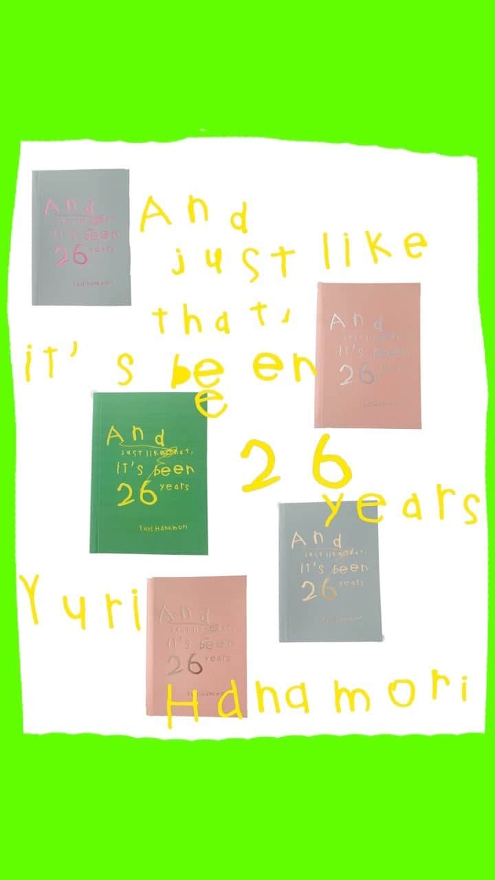 花盛友里のインスタグラム：「明日から自費出版で作った写真集 “And just like that, It has been 26 years”  そんな風にして26年が経った。 が発売するよー！  ヒャッホイ！  寝起女子、寝起き男子、普段の生活、そして脱いでみた。そして20代で行ったバックパッカー時代の写真などなど、すっごいボリュームの288ページ！  表紙の色味が5種類あるよ。 個展でぜひお手にとってどれにするか選んでもらえたら嬉しいなー！全部可愛いの。。。。  そして個展の後は私のオンラインショップで販売します♡  🍑🍑🍑🍑🍑🍑🍑🍑🍑🍑  花盛友里写真展「脱いでみた。」 期間：2023年3月28日（火）～4月3日（月） 場所：UltraSuperNew gallery 東京都渋谷区神宮前1-1-3 時間：11：00～19：00　（初日28日 15:00~  最終日4/3  17:00閉館） Instagram @nuidemita_hanamori」