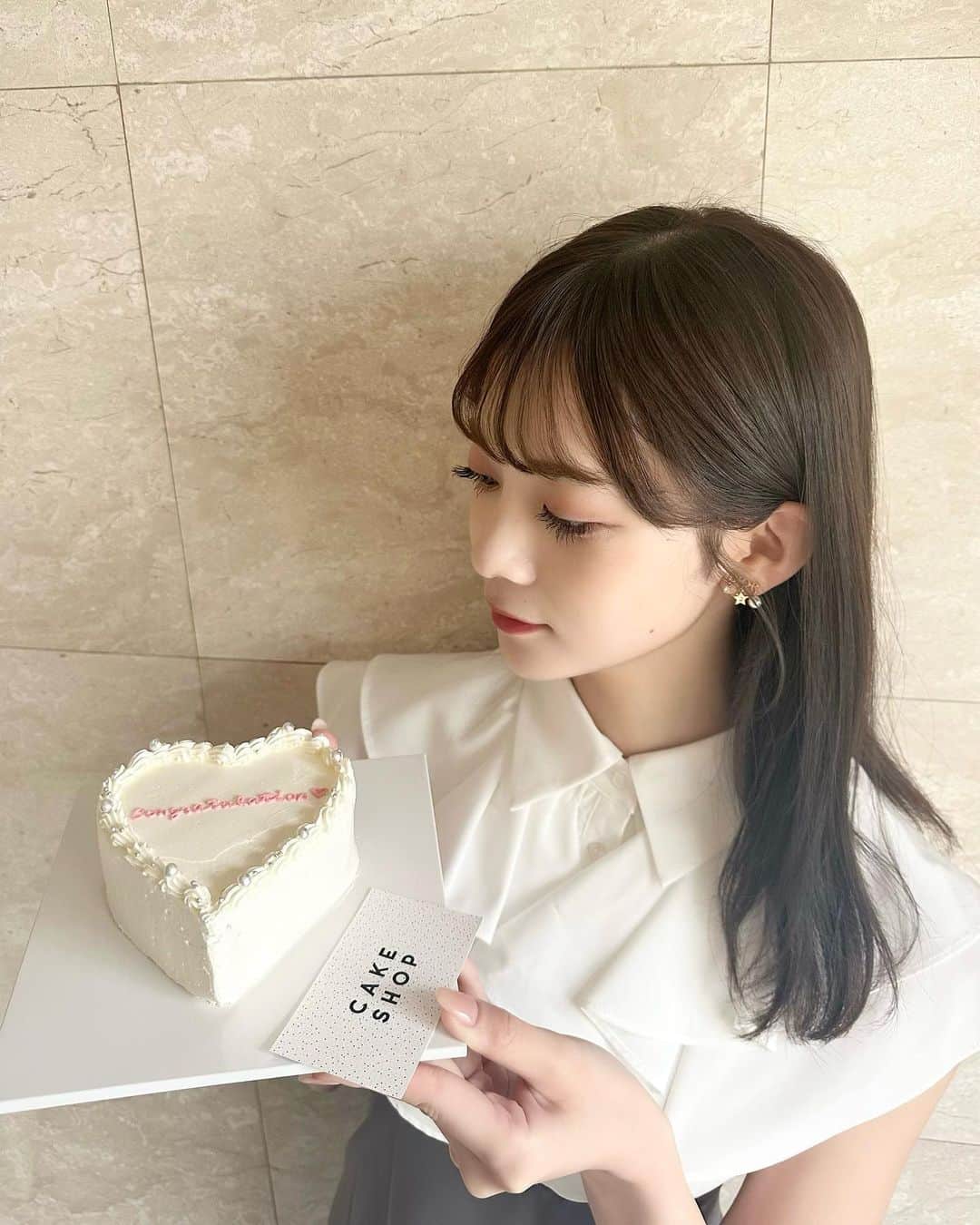 大薮未来さんのインスタグラム写真 - (大薮未来Instagram)「🧁♡  @cakeshop.jp さんのオーダーメイドケーキを頂きました♡  自分でケーキの形も色もカスタムできるんです✨　可愛すぎる〜〜！」3月27日 12時16分 - miku_ohyabu