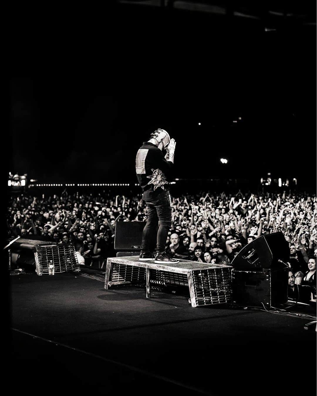 コリィ・テイラーのインスタグラム：「Thank you, Australia.  📷: @danvirchow」
