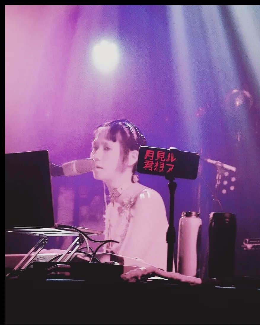 LISACHRISのインスタグラム：「🦚🌿　PALE TWILITE」