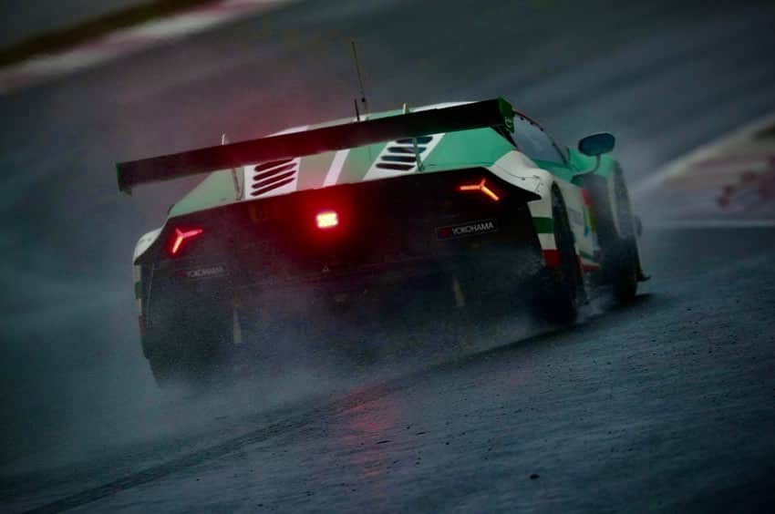 松浦孝亮さんのインスタグラム写真 - (松浦孝亮Instagram)「Super GT 2023 オフシーズンテストが全て終わりました。 富士のテストでは、二日間共ウェットコンディションで、我々の課題としているドライタイヤの耐久テストをする事ができませんでした。 もちろん各チーム、ドライバー各々問題点や改善点があるものの、ミッドシップ車両であるランボルギーニウラカンのリアタイヤはいつも耐久の部分で苦労しています。 それはコーナースピードが速く、タイヤにいつも高負荷をかけてしまうマシンに与えられた難題。必ずクリアしなければならない中、ウェットでテストができなかったのは辛かった。 しかし、スピードはピカイチ。 速さはあります。 我々が今年1番GT300クラスで目立つチームになり、表彰台を重ね、最終戦でチャンピオンシップ争いをする事が我々の目標です。  次は4/15.16 岡山国際サーキットで開幕を迎えます。 今年は昨年以上にタイム差の少ない激戦のGT300クラス。 見ている方も、戦う側もハラハラドキドキのレースが待っているのは間違いありません。 さぁ！開幕だ！ #lamborghini #lamborguinihuracangt3  #jloc #suoergt」3月27日 23時55分 - ko_matsuura