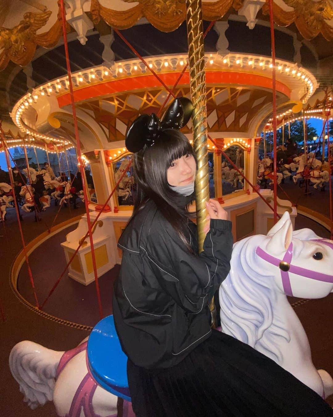 奥田彩友のインスタグラム：「🏰🐭🖤」