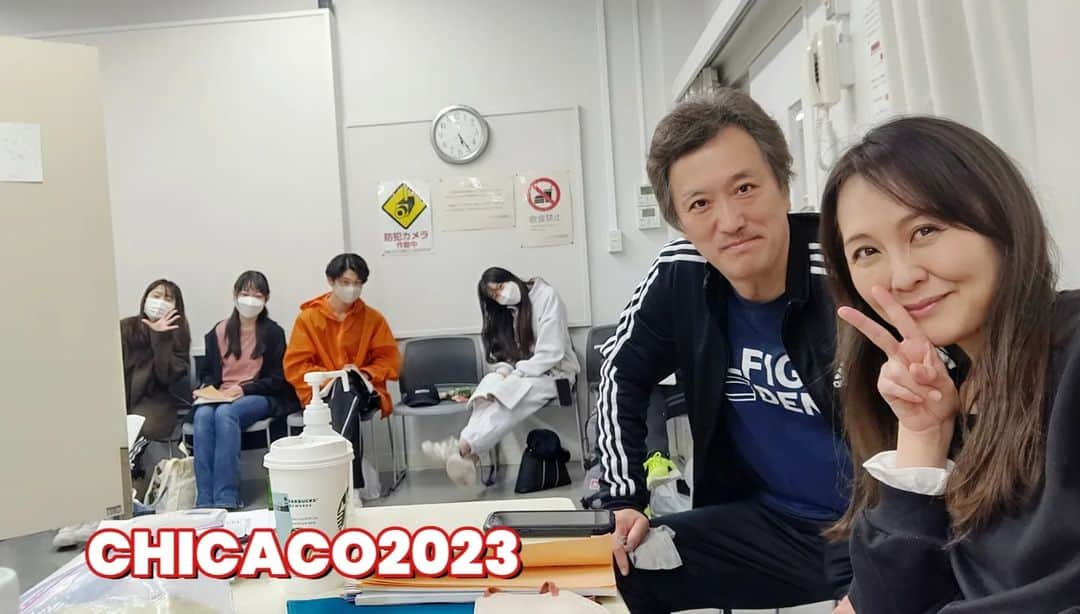 池上季実子さんのインスタグラム写真 - (池上季実子Instagram)「舞台『CHICACO2023』 写真は常連のお巡りさん役=大鶴義丹さんと我が娘役=本多真弓さんと 一寸、遠い稽古場まで通って、だからこそ往復も稽古仲間とコミュニケーション取れる！毎日、芝居の稽古や、芝居の中でのダンスの稽古やら、楽しく丁寧に作りあげていっております。ﾎｰﾑｺﾒﾃﾞｨ是非、観にいらして下さいませ〰️。 ◆池上出演   ﾁｰﾑRantan日程◆◆◆◆◆◆◆◆ 🎤は終演後ｱﾌﾀｰﾄｰｸ ◎は選抜ｷｬｽﾄ特別公演   4/21(金)19:00    初日     4/23(日)13:00     4/24(月)19:00     4/26(水)13:00 🎤    4/27(木)18:30 (◎)    4/29(土)13:00     4/30(日)16:30   東京公演千秋楽  ------------------------------ ◆ﾁｹｯﾄ販売期間 3/20(月)20:00〜  公演当日24時 【池上専用ﾁｹｯﾄﾌｫｰﾑ】 https://www.quartet-online.net/ticket/chicaco2023?om=cwdibjd ⚠️申し込んで下さると、確認お知らせメールが自動的に登録して下さったメールアドレスに送信されております。 確認出来ない場合、☛迷惑メールとして迷惑メールフォルダに入ってるケースが多いので 再度、迷惑メールフォルダーを御確認下さいませ。宜しく御願い致します。info_chicaco2023@yahoo.co.jp  ---------------------------- 【その他】 ラゾーナ川崎プラザソル  ・神奈川公演  ⚠️ﾒﾝﾊﾞｰ4/1発表   5/4(木)～5/7(日)    5/4(木) 13時 19時   5/5(金) 13時 19時   5/6(土) 13時 18時   5/7(日) 12時 17時  ◆一心寺シアター  ・大阪公演  ⚠️ﾒﾝﾊﾞｰ4/10発表  5/13(土)～5/14(日)   5/13(土) 13時 ▪18時  5/14(日) 12時   大千秋楽」3月27日 22時57分 - kimiko_ikegami_actress_japan