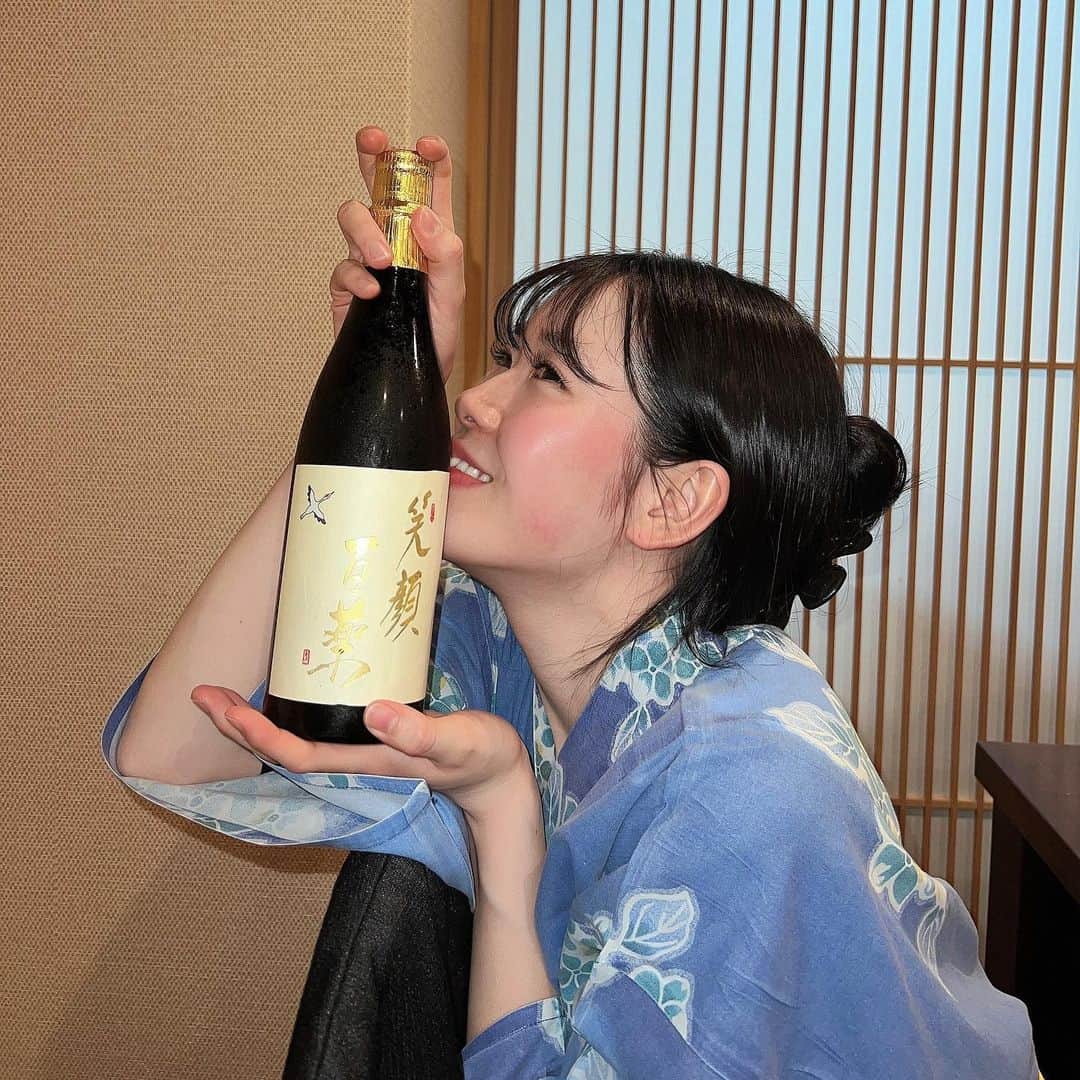 のインスタグラム：「ただの酔っ払いなの笑笑 たくさん笑いましょって🤍🌸」