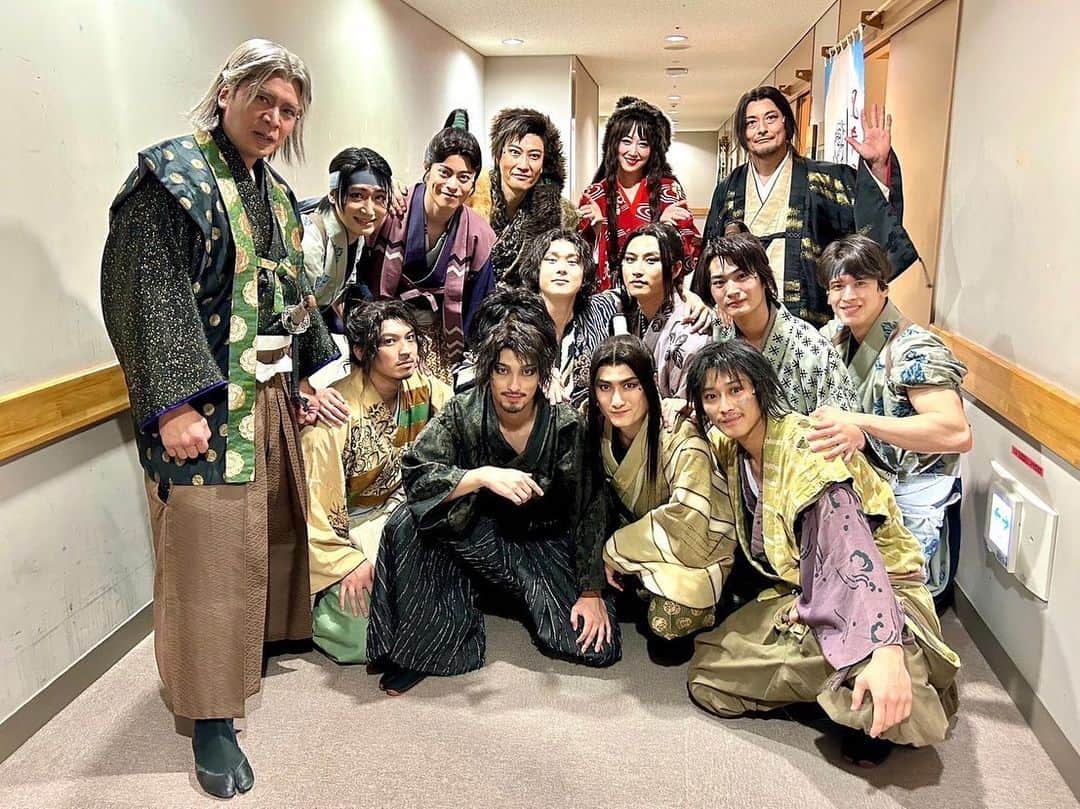 猪野広樹のインスタグラム：「舞台「巌流島」全40公演駆け抜けました。　お越しくださった皆様ありがとうございました。　 明日もあってくれと想うほどチームワークのいい素晴らしい座組でした！　  また各々の道を歩み、集まれる日まで精進します…！  思い出の写真と共に。」