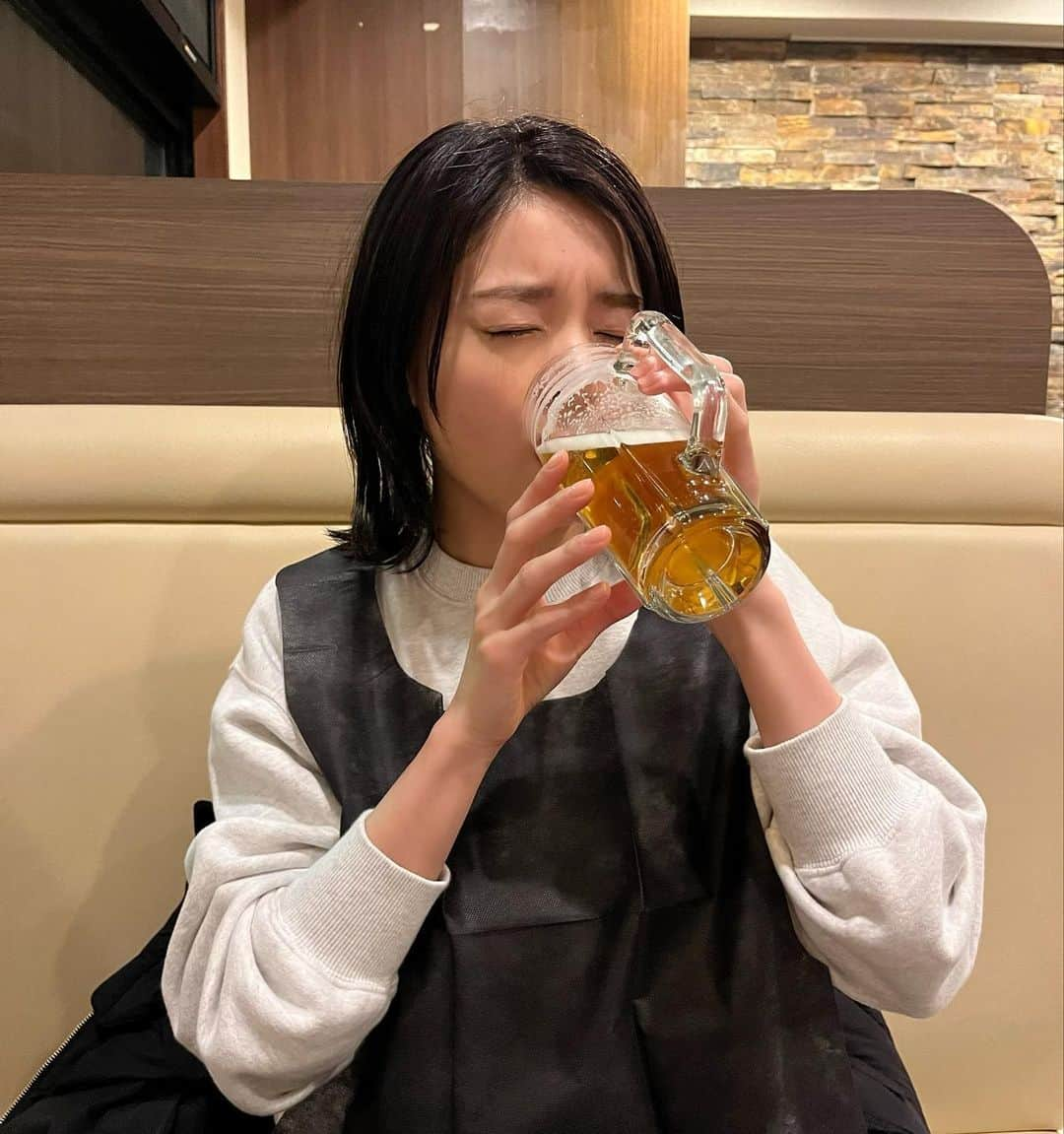 森矢カンナさんのインスタグラム写真 - (森矢カンナInstagram)「. 仕事の後のビールの美味しさたるや、、、🍺  みんなも今日もお疲れさんっ乾杯っ🍻」3月27日 23時23分 - kanna_mori