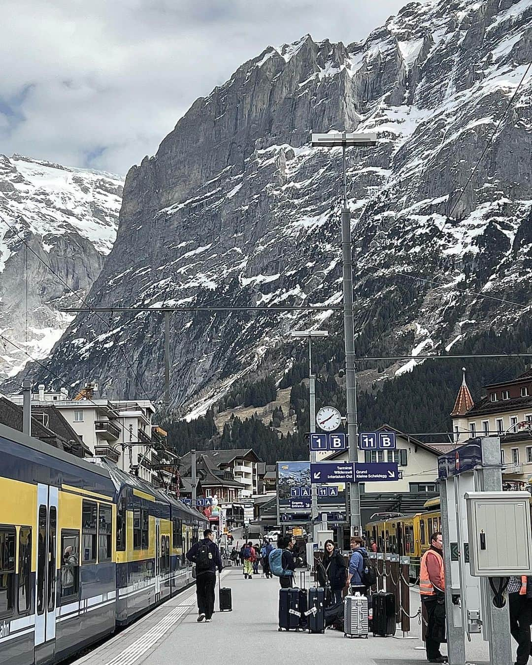 Duncanのインスタグラム：「words can’t describe🇨🇭 美得像幅畫 美得不像話 . @gobytrain  @jungfrauregion  @jungfraujochtopofeurope  @grindelwald_eiger  @grindelwaldfirst  @interlaken  . #switzerland #grindelwaldfirst #jungfraujoch #interlaken #duncan #2023 #travel #duncandesign」