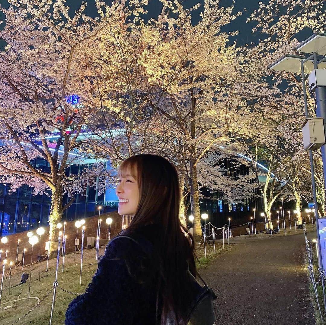 LUNAさんのインスタグラム写真 - (LUNAInstagram)「SAKU LOVE🌸  雨に打たれてもまだ強く咲き誇る桜は尊くて美しいな」3月27日 23時28分 - luna_chu_z