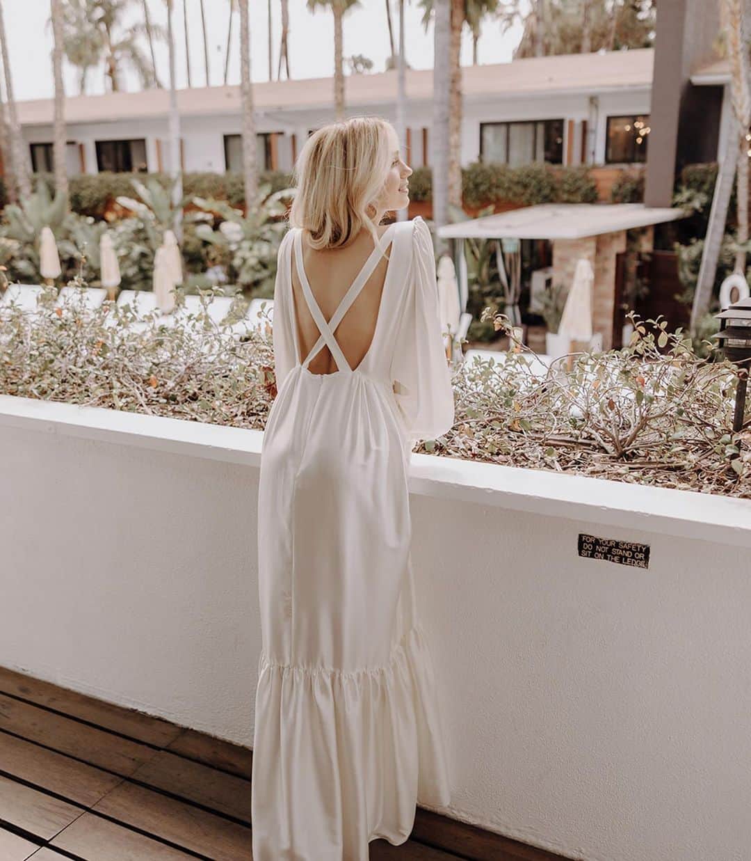 カイトアンドバタフライさんのインスタグラム写真 - (カイトアンドバタフライInstagram)「From our new collection🍃the Canyon dress🍃with billowing sleeves a voluminous skirt this silk dress is timeless, stunning and super soft🍃designed for the bohemian bride🍃 made in California.   @bychloerose  @chlogdog  @carmelajoyphotography   #kiteandbutterflycollective #wedding #bespoke #bride #silkdress #california #bridal #summerwedding」3月27日 23時30分 - kiteandbutterfly