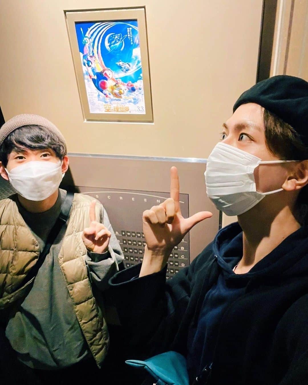 多和田秀弥のインスタグラム：「こんばんは！  #映画ドラえもん #のび太と空の理想郷  今年もすいーつさんと観てきました。 すいたわ涙の映画でした。 ドラえもんとのび太、ソーニャとドラえもんの組み合わせがもうね…！！ 脚本は古沢良太さん。 そりゃあね、最高ですわ。 "らしさ"の素晴らしさが詰まっている素晴らしい作品でした。 おすすめです。  今作の推しはソーニャに決定◎(みんなそうなるわ！)  昨年大活躍だったロコロコも一緒に連れていきました。パロピパラぺぺ〜♪  #たわはね」
