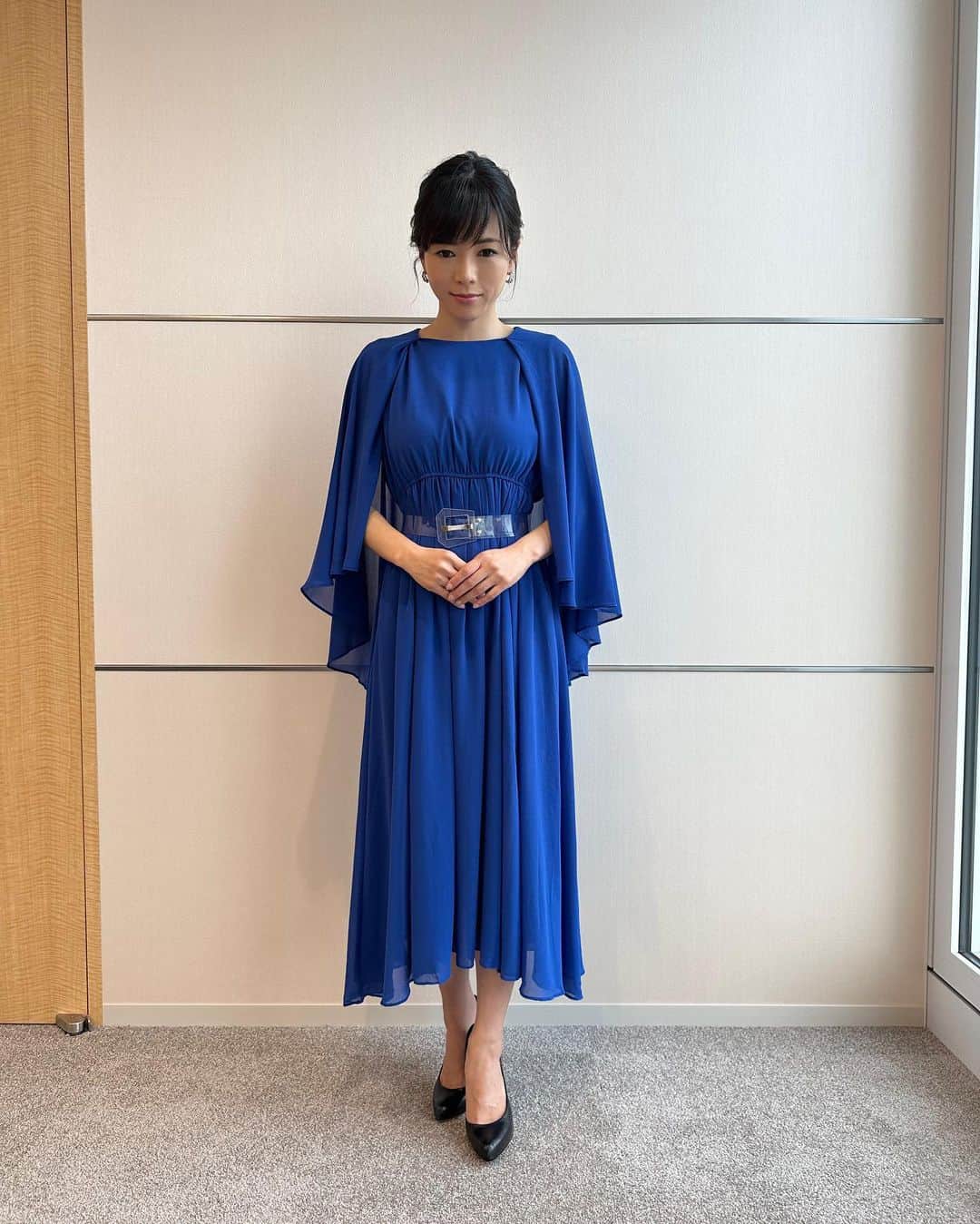 釈由美子さんのインスタグラム写真 - (釈由美子Instagram)「今日の衣装👗  @wildlily_daikanyama  水💧を意識した鮮やかなブルーのドレスです😉」3月27日 23時48分 - yumikoshaku