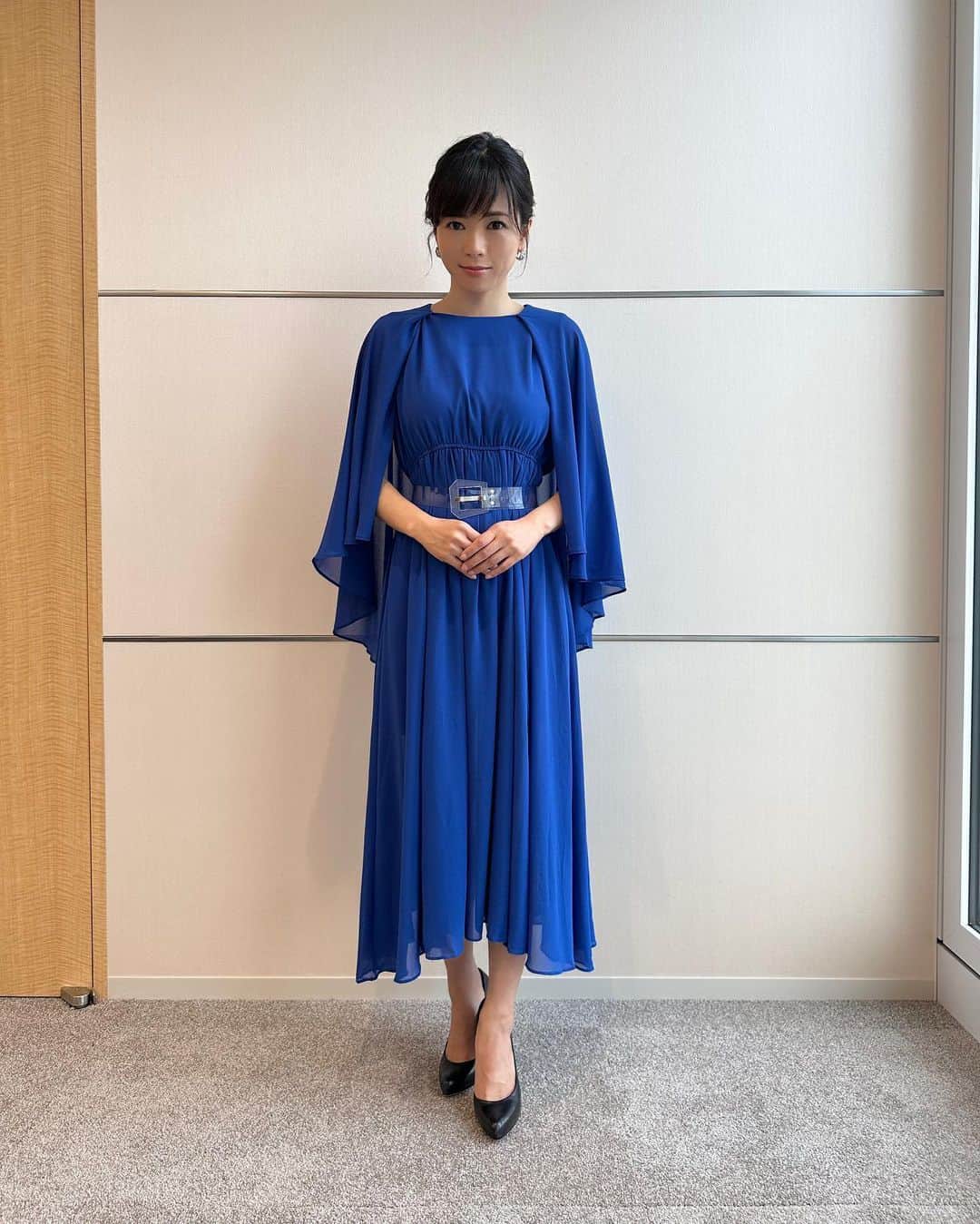 釈由美子のインスタグラム：「今日の衣装👗  @wildlily_daikanyama  水💧を意識した鮮やかなブルーのドレスです😉」