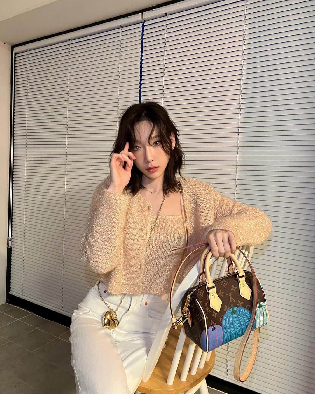 テヨン のインスタグラム：「#LVxYayoiKusama @louisvuitton」