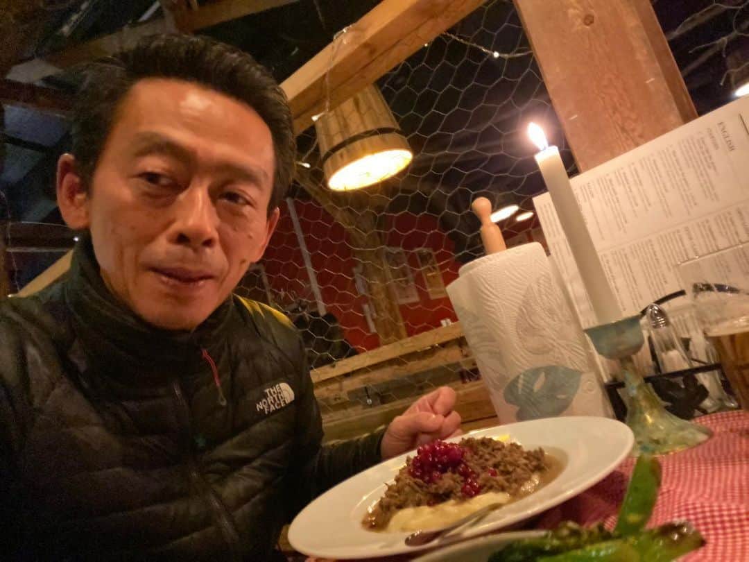 ぜんじろうのインスタグラム：「フィンランドのオーガナイザーに聞いてトナカイの肉！」