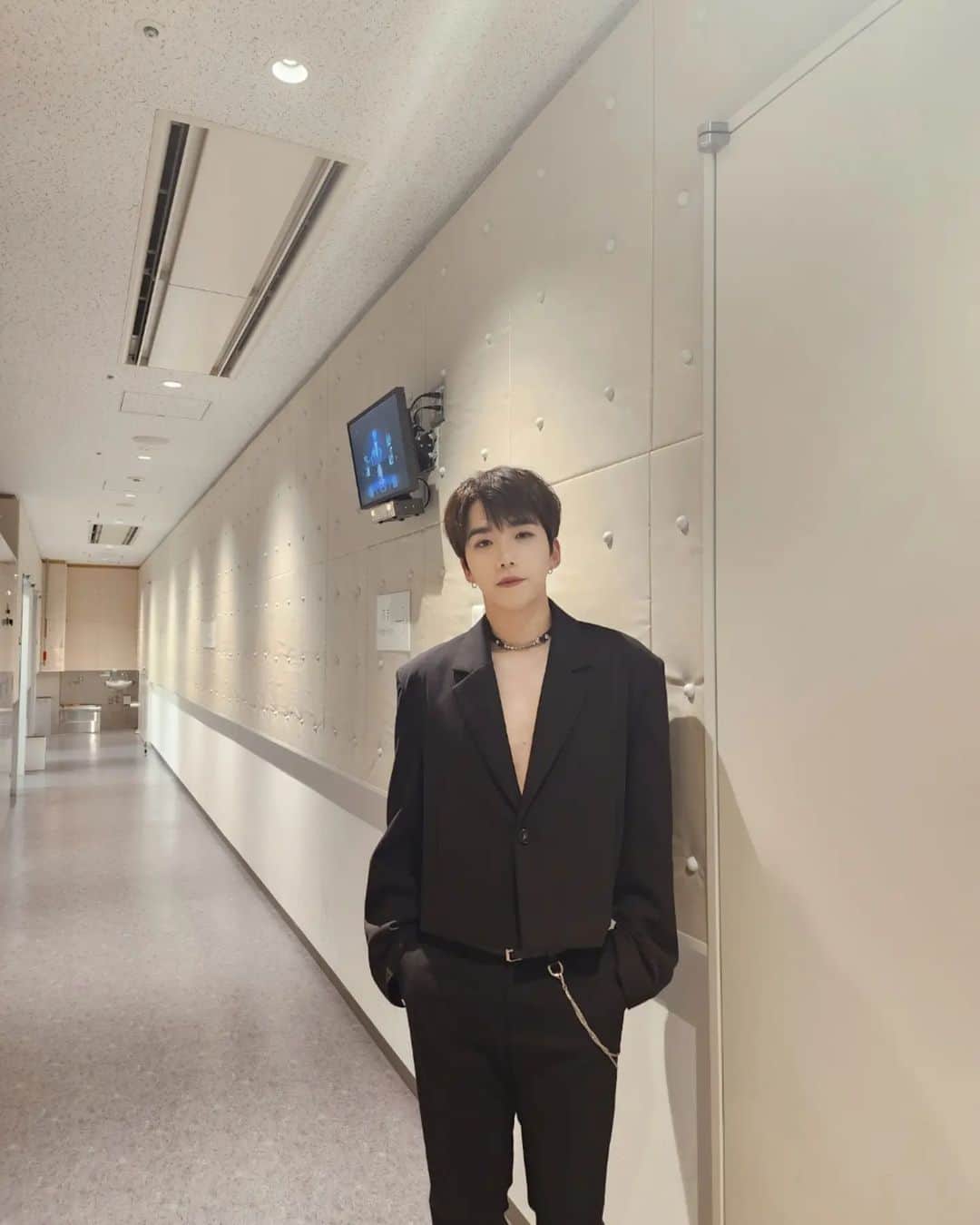 ロクヒョンさんのインスタグラム写真 - (ロクヒョンInstagram)「BLACK🐈‍⬛」3月27日 15時20分 - k_rockhyeon