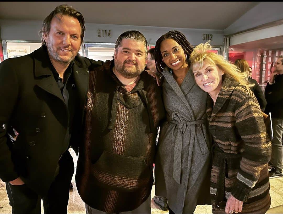 ジェイ・ハガリーのインスタグラム：「Astonished by Brynn Thayer’s play “Let Me In” @theatre68artscomplex will my pals @pronouncedhorhay @rachael.meyers and @brymckinley - it’s about loss and grief and magical thinking and mistakes and excruciating pain and its also SO damn funny and BEAUTIFULLY acted.  Only one weekend left. WWW.onstage411.com/letmein #theatre」
