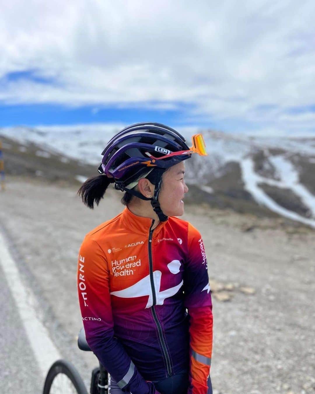 與那嶺恵理のインスタグラム：「Currently, here I am 🏔  To be honest, last 2 month was not going I want to be but no doubt I did to be better. I’m always like this 🤦🏻‍♀️ Want to be better than last year, better than last month, better than yesterday… then more training, more focus, more strict to myself, it sometimes over my limit especially in my head.  And, I couldn’t accept myself not “better” than somedays. After starting the season, I’m tested every week in the race how I’m and disappointed 🔁 anxious 😕 . . This is the reason why I was switched off and detoxing from social last week in 2300m 🏔🏠 Before going deep bad way, take breath and trust my process to be better 🤞🏻  . . #今日のエリさん　#HumanPoweredHealth」