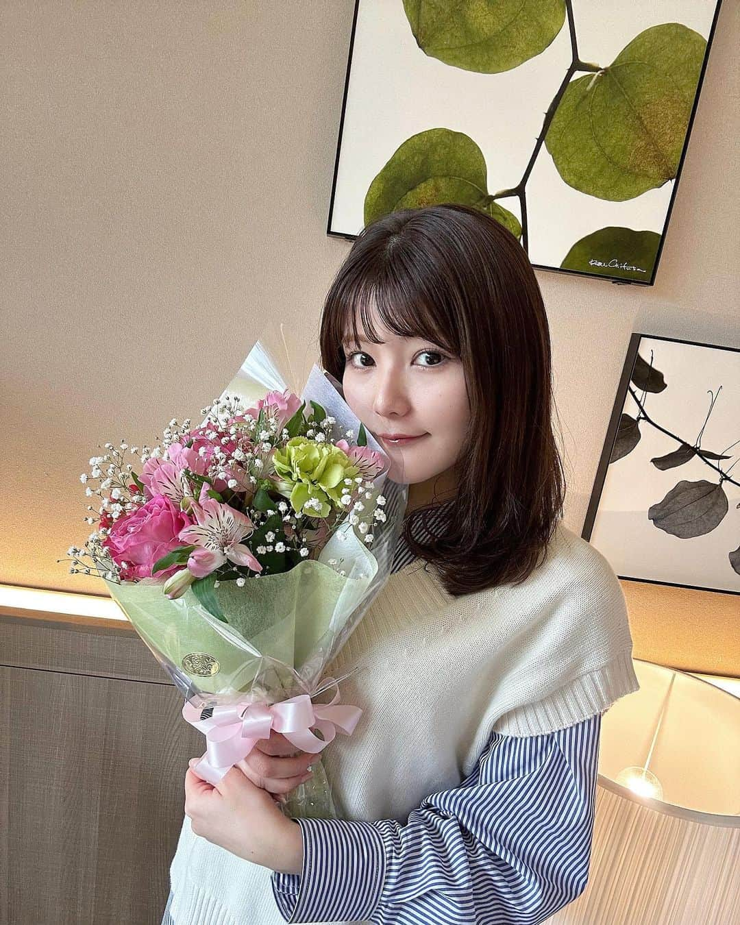 高橋胡桃のインスタグラム：「.#🎂  本日3月27日 私、誕生日を迎えましたっ  わ~嬉しい~  芸能引退から1年ですって 生活に大きな変化はなかったもののあっという間でした!!  産んでくれた両親に感謝し 穏やかに平和に過ごせますように☺︎  26歳最初の朝食は 富士山の見える素敵な朝食でしたっ🥣」