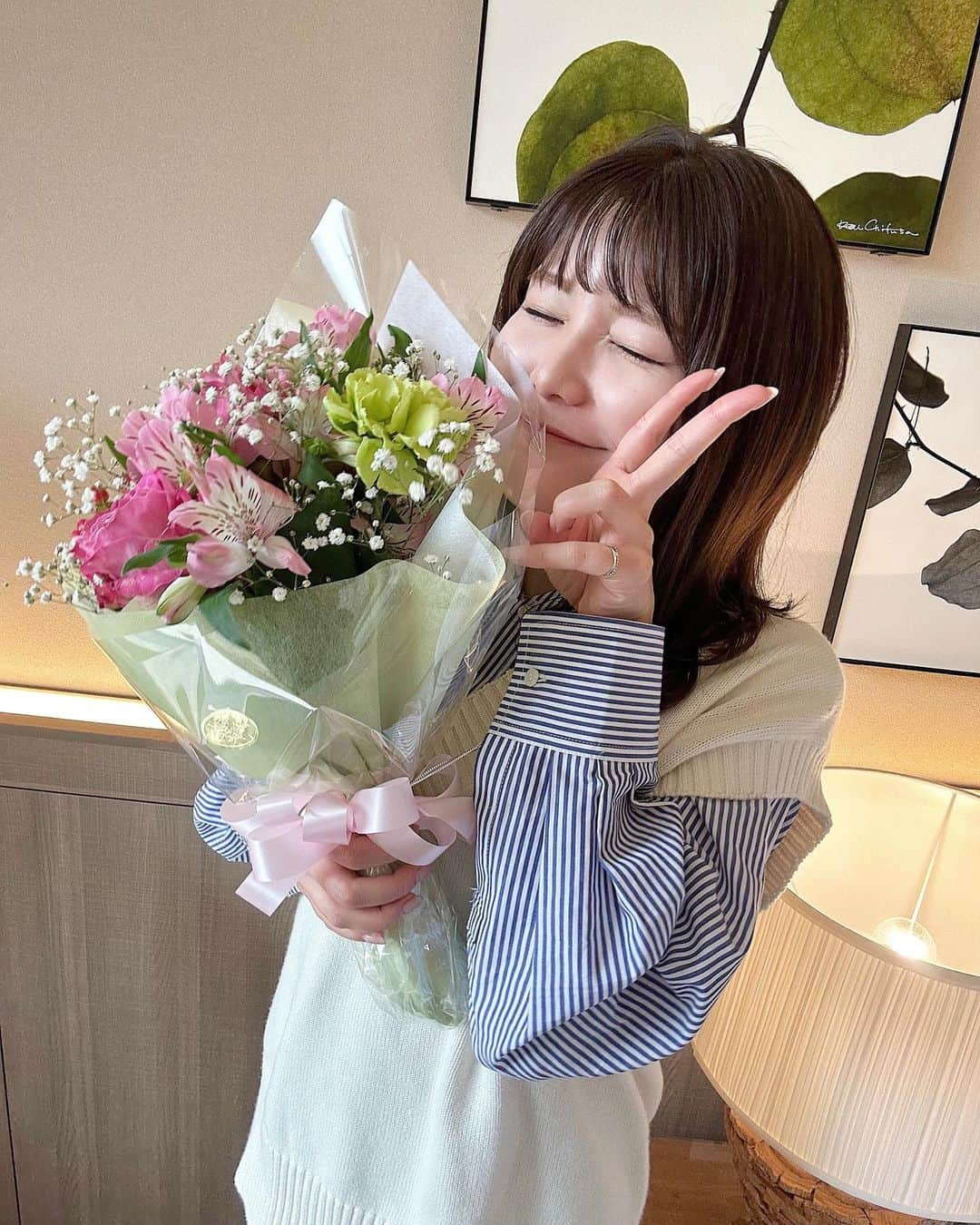 高橋胡桃さんのインスタグラム写真 - (高橋胡桃Instagram)「.#🎂  本日3月27日 私、誕生日を迎えましたっ  わ~嬉しい~  芸能引退から1年ですって 生活に大きな変化はなかったもののあっという間でした!!  産んでくれた両親に感謝し 穏やかに平和に過ごせますように☺︎  26歳最初の朝食は 富士山の見える素敵な朝食でしたっ🥣」3月27日 15時48分 - kurumi_takahashi_