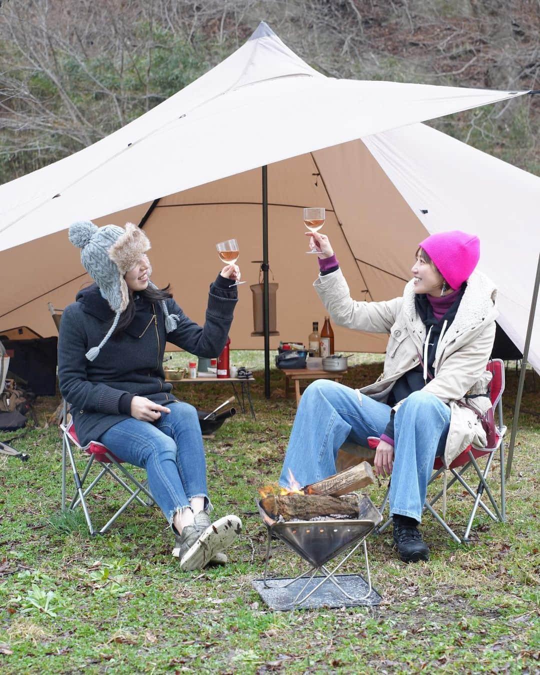 渡辺由布子さんのインスタグラム写真 - (渡辺由布子Instagram)「🏕  東京駅から新幹線で1時間半🚅 週末は福島県の西郷村にて開催された「自分流キャンプ飯大会」に参加しました。  新白河駅に到着するやいなや、道の駅 #まるごと西郷館 でBBQの食材を調達。 #阿武隈川メイプルサーモン や#白河高原清流豚 、一石とうふといった特産品から、#とっくり芋 や#花びらたけ など珍しい野菜を使って、この地ならではのスペシャルなBBQ体験に！  📰 #10  キャンプの様子が3月26日付の民友新聞の朝刊に掲載されていました。  #西郷村キャンプ飯 #民友新聞 #キャンプ飯 #キャンプ好きな人と繋がりたい #キャンプ女子 #アウトドア女子 #道の駅 #タープ #camp #camplife #camping #camper #BBQ #campvibes #campgear #行くぜ東北 #福島旅行   🏷 西郷村営野外第二キャンプ場 📍 @nishigo_village  🗾 #NISHIGO (#西郷村 ) #Fukushima (#福島 ) 🌎 #🇯🇵 #JAPAN (#日本 )」3月27日 15時59分 - watanabe_yuko