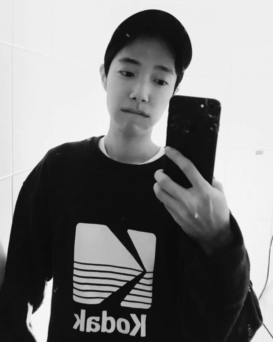 ソン・スヒョンのインスタグラム：「🤳」