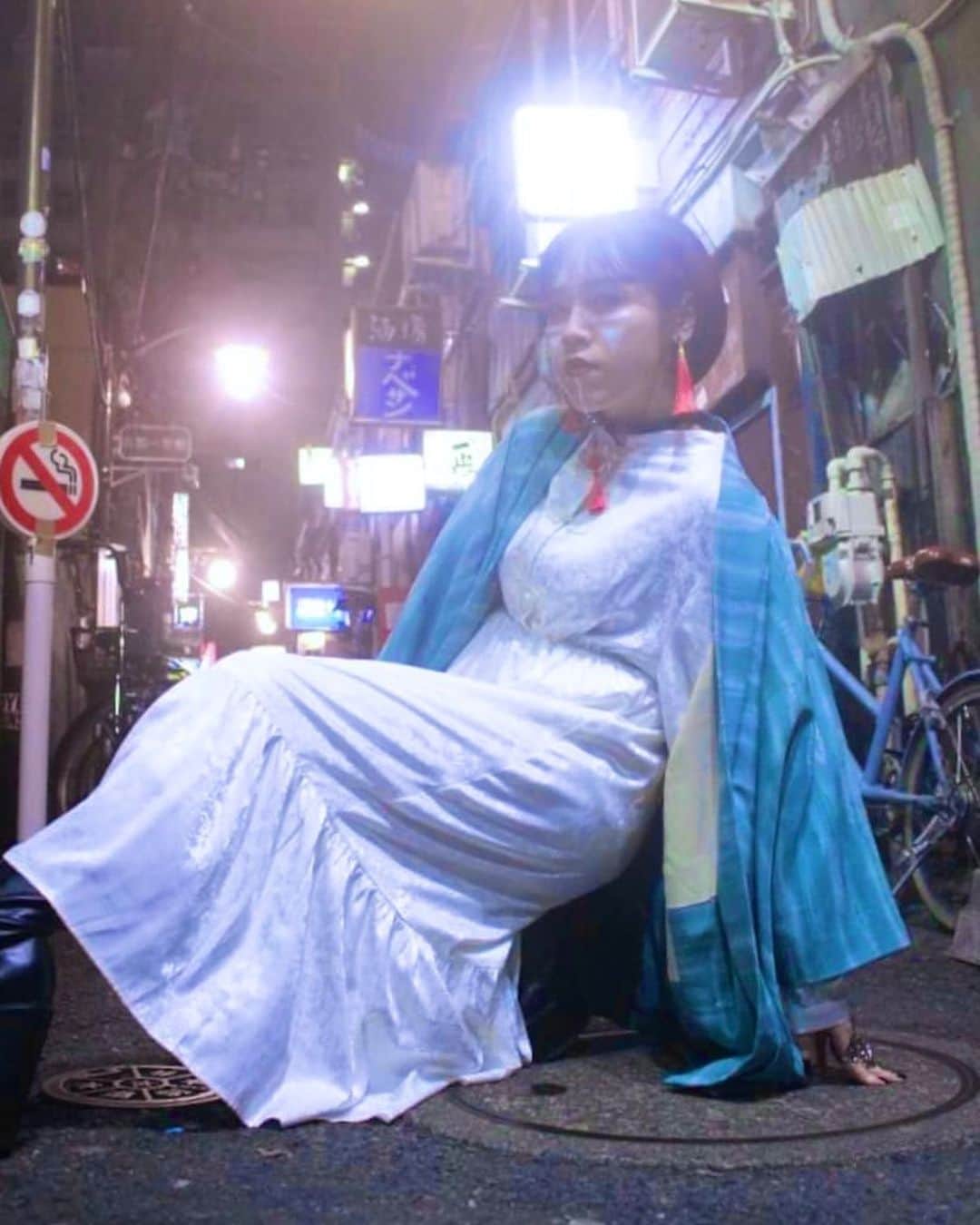 鈴木もものインスタグラム：「🏙🌟🌌 . Photo by Mercedes Illan( @edelweiss_shindrome_ ) . . . . . #china #japanesegirl  #japan #kabukicho #歌舞伎町 #shinjuku  #新宿 #着物 #光 ＃街 #kimono #ゴールデン街」