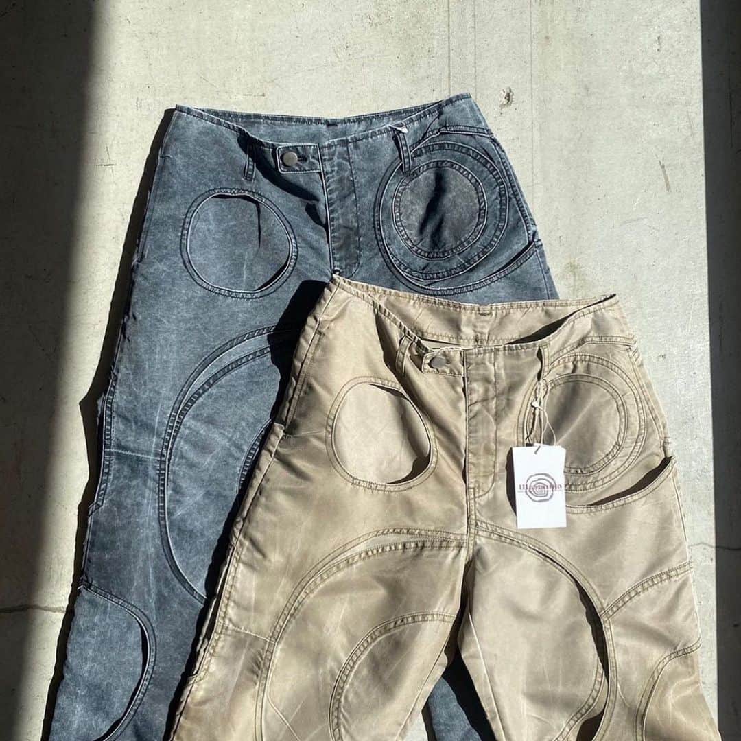 M.Y.O.Bさんのインスタグラム写真 - (M.Y.O.BInstagram)「CIRCLE CUT-OUT NYLON PANTS -WASHED GRAY-   and -WASHED BEIGE-  Double layered nylon pants  The nylon material is washed and features a unique faded shade Constructed with only circles, the upper and lower circles overlap and appear three-dimensional  Circular front and hip pockets  Clear rubber patch on the back  Unisex wearable  二重構造になったナイロンパンツ ナイロン素材にウォッシュ加工を施し、独特な色落ちの濃淡が特徴 円だけで構築し、上下の円が重なり合って立体的に見える フロントとヒップのポケットも円形になっている バックにはクリアラバーパッチを施した ユニセックスで着用可能」3月27日 16時46分 - cycle_by_myob