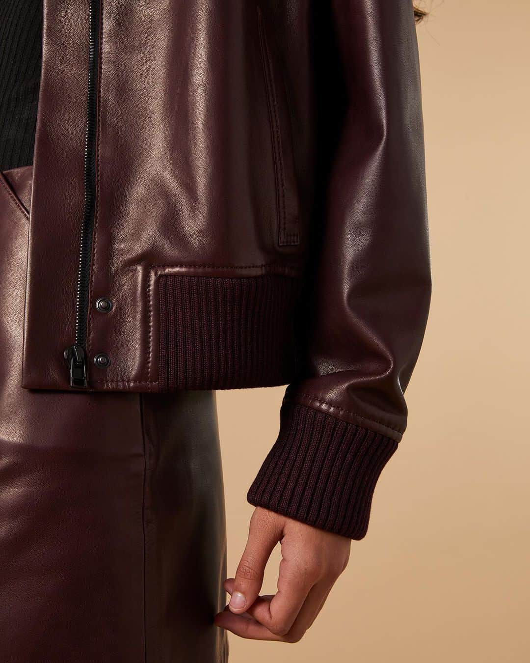 イネスエマレシャルのインスタグラム：「Money doesn’t buy happiness but our MONEY jacket will! #inesetmarechal #paris #leatherjacket」