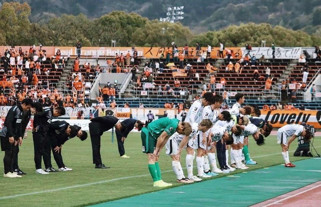 永井建成のインスタグラム：「【J3第4節】 vs愛媛FC 2-1負け 昨日もアウェイに関わらず沢山の熱い応援ありがとうございました。 ただただ悔しい ファン、サポーターの皆さんに勝利を届けたかった。 次のホーム戦は必ず勝ちます。 引き続き応援よろしくお願いします。 こう言う時こそチーム一丸となってやるしかない。 ・ ・ @fcosaka_official  ・ ・ #j3 #j3リーグ #fc大阪 #愛媛fc  #悔しい #敗戦 #次こそは #ホーム戦勝利 #応援よろしくお願いします」