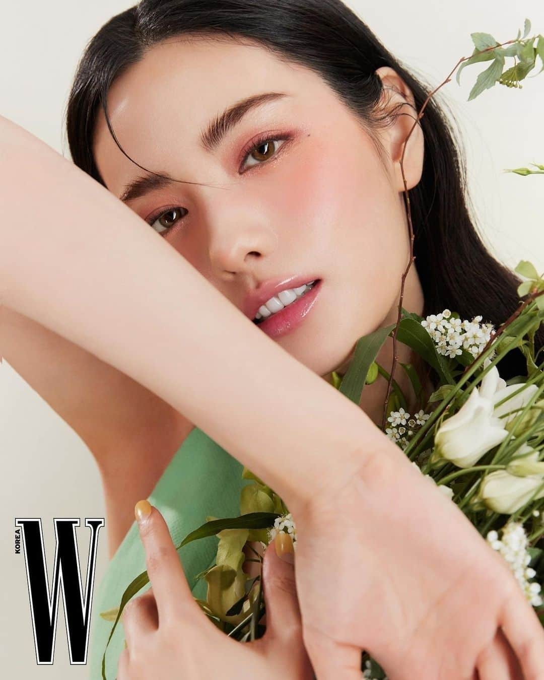 SUQQU公式Instgramアカウントさんのインスタグラム写真 - (SUQQU公式InstgramアカウントInstagram)「SUQQU 2023 SPRING COLOR COLLECTION inspired by herb and tree dye to makeup. TREATMENT WRAPPING LIP 01 SUKEZAKURA SIGNATURE COLOR EYES 13 RANMANZOME (Repost: @wkorea)  W Korea x SUQQU #SUQQU #スック #jbeauty #cosmetics #SUQQUcolormakeup #トリートメントラッピングリップ #springcollection #シグニチャーカラーアイズ #新作 #新作リップ #春新作 #newproduct #스쿠 #SUQQU #나나 #Nana #스프링컬렉션 #스프링메이크업 #트리트먼트랩핑립 #wkorea」3月27日 17時00分 - suqqu_official