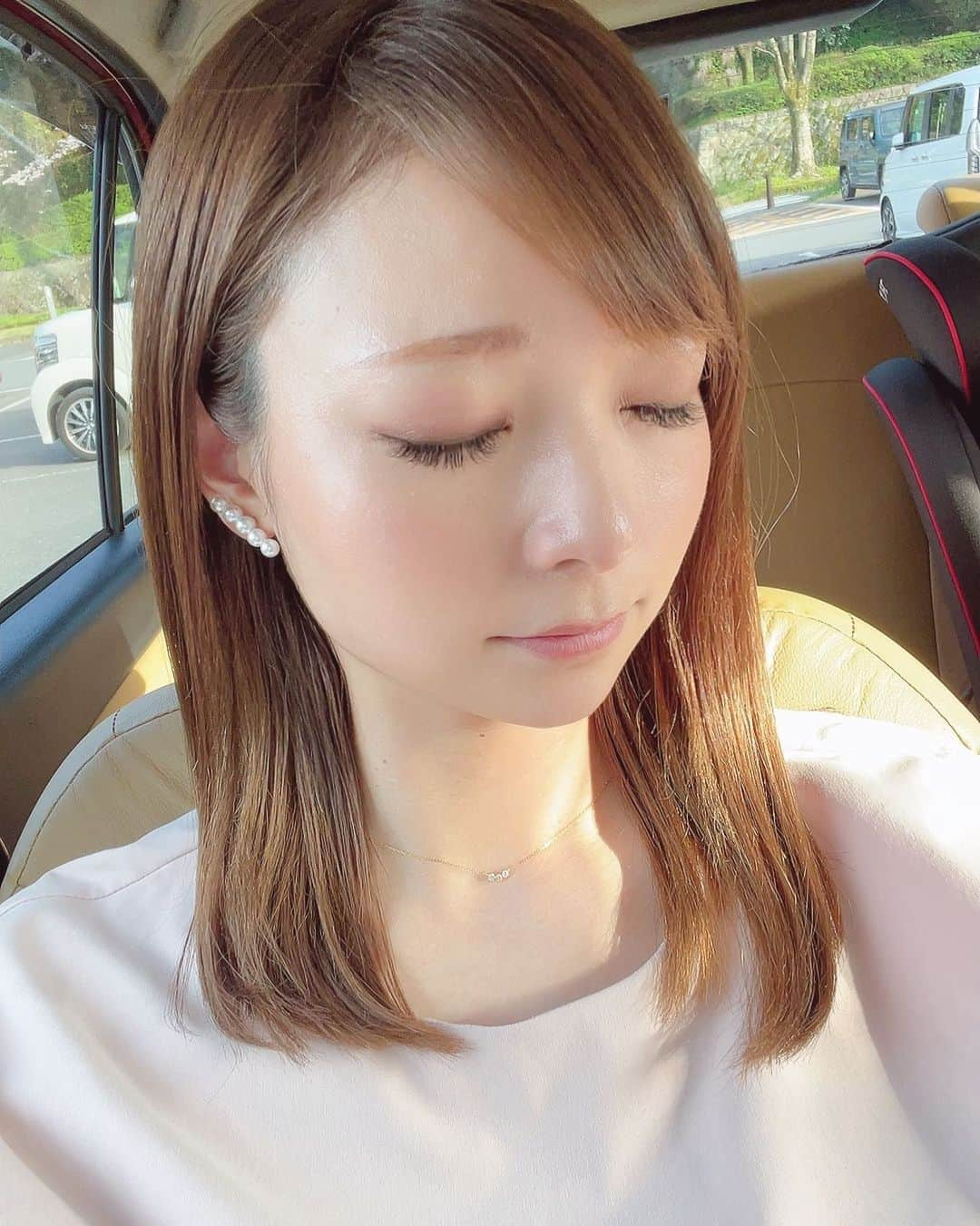 安藤麻貴のインスタグラム：「ひっっっさしぶりにマツエクしてきました🥺❤️  メイク時間大幅カット✨ 施術中に爆睡してしてしまって、あっという間に終わってた(笑)  現役の頃もほとんどマツエクしてなかったから、ながーいまつげにソワソワしちゃう😂」