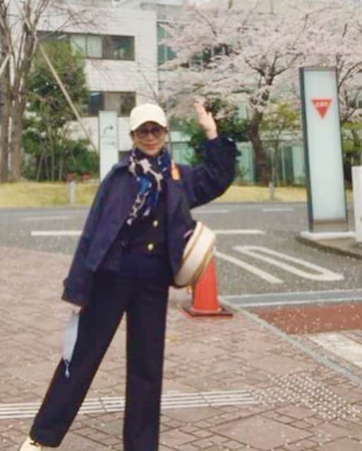 小川知子さんのインスタグラム写真 - (小川知子Instagram)「さ〜く〜ら〜♪🌸🌸🌸  ホント今年は早いですね。 もう少し楽しみたいな〜。  どこを歩いてもWBC優勝セール🏅  物凄い経済効果！  #赤坂 #針治療🪡 #桜🌸 #WBC経済効果 #小川知子」3月27日 17時09分 - tomoko_ogawa_