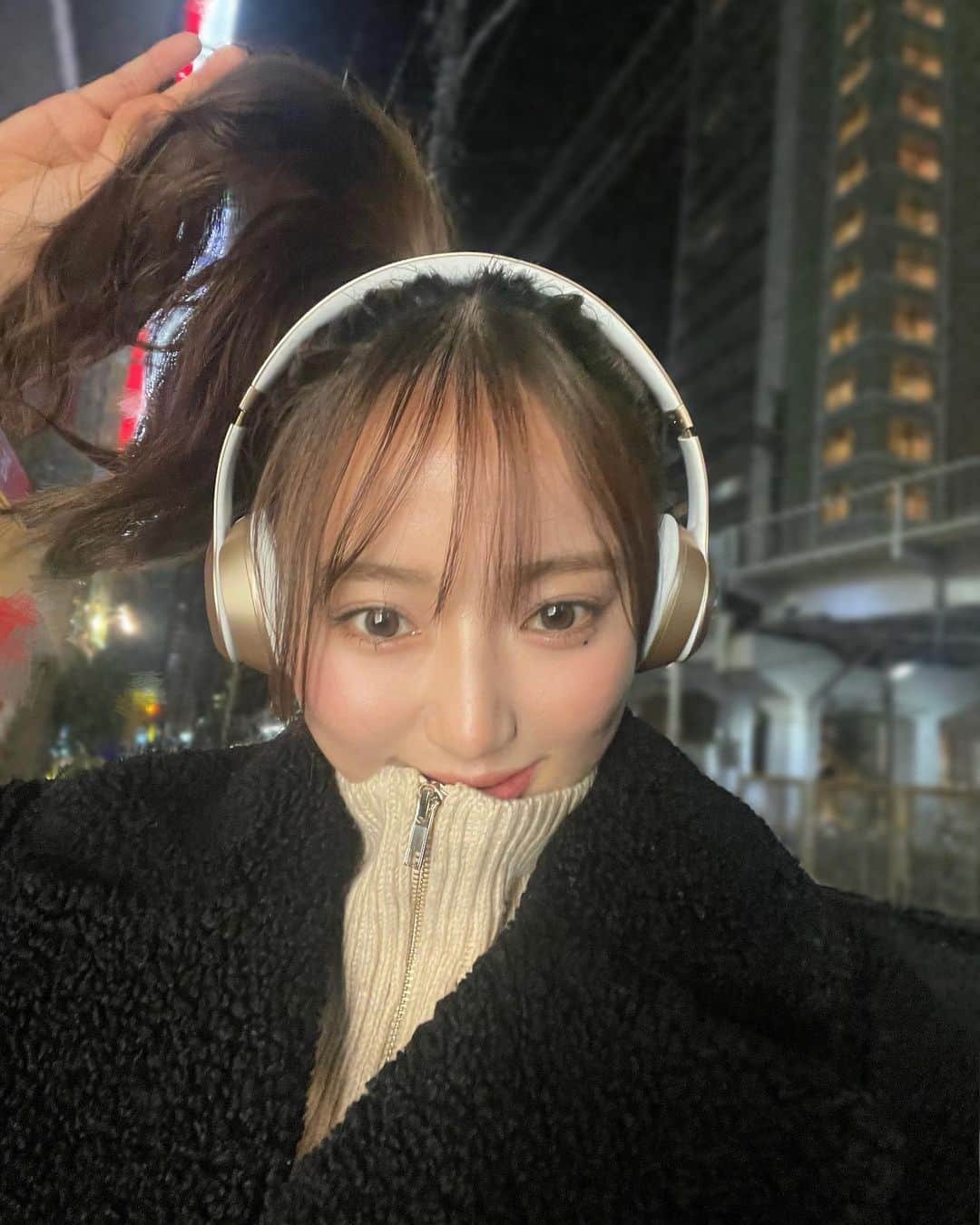 川谷花音のインスタグラム：「久しぶりのポニーテールを揺らして歩く🎧」
