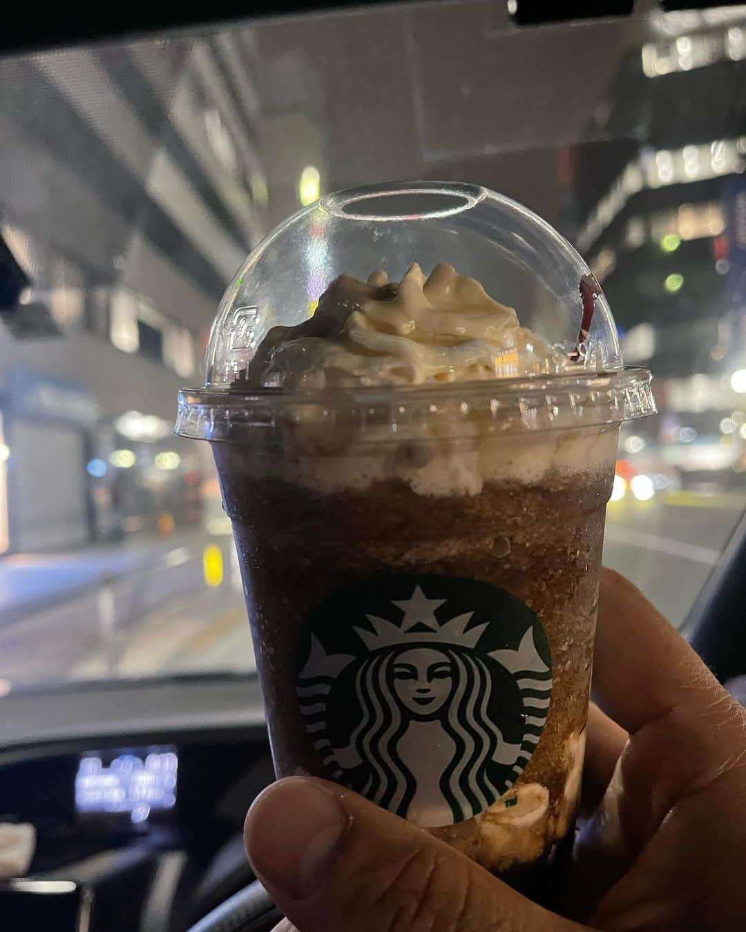 石川修司さんのインスタグラム写真 - (石川修司Instagram)「新作のスターバックスコーラフラペチーノを飲む。 グミのコーラの様な味がするけど、 無類のコーラ好きとしてはありです！  #starbucks  #フラペチーノ」3月27日 17時06分 - shuji_ishikawa1975