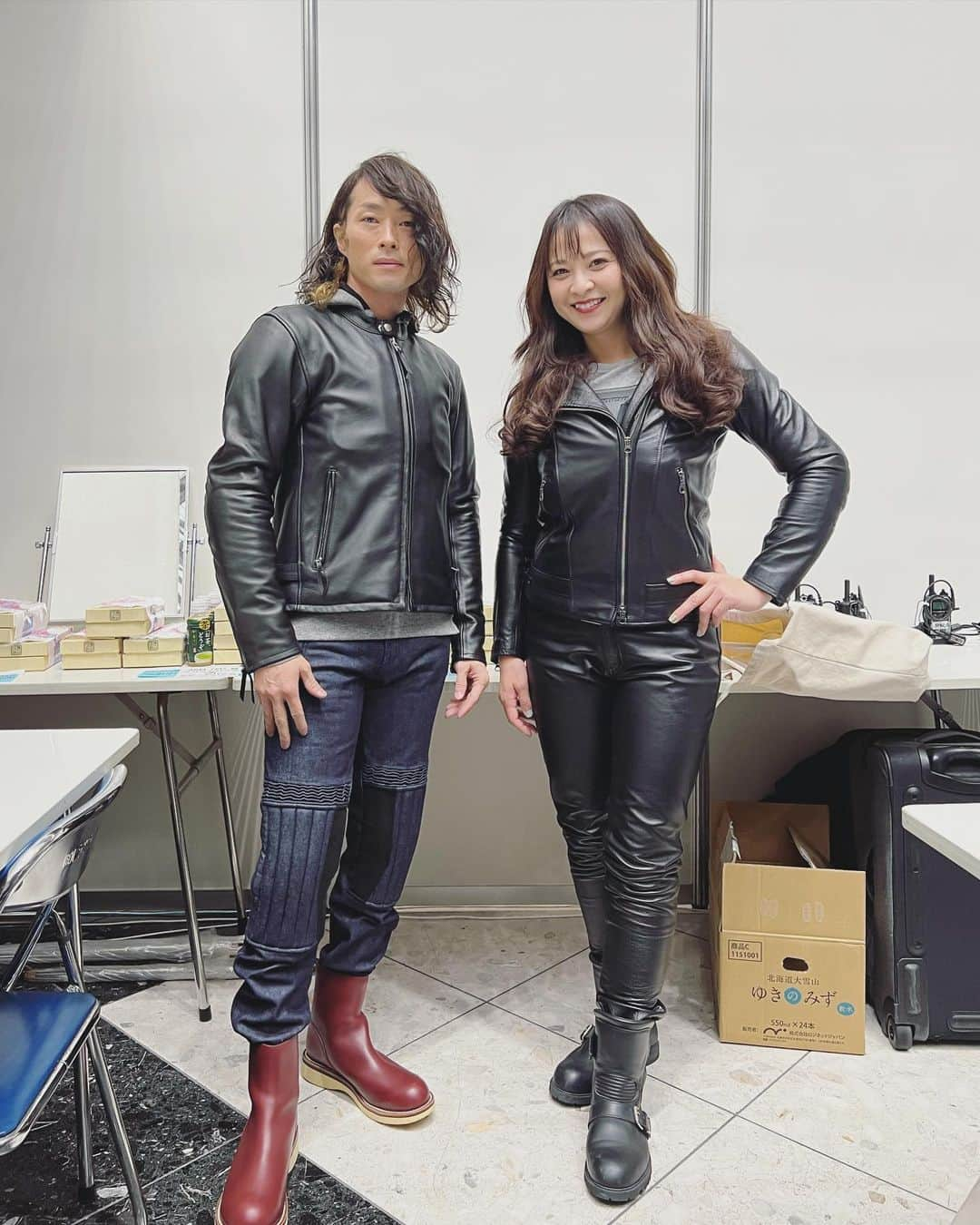 古澤恵さんのインスタグラム写真 - (古澤恵Instagram)「ノッチでーす！  MOTORISEバイクウェアファッションショーのゲストには お笑い芸人 #ノッチさん @notch_dangerous  全日本ロードJSB1000に出場している #名越哲平選手 @teppeinagoe56   MCはMOTORISEレギュラーの #中野真矢さん @shinyanakano56  番組でナレーションをしている #川野剛稔さん  レギュラーメンバーの私と #下川原リサ @risa.s0528  #ときひろみ @toki_hiromi  #指出瑞貴 @sashidemizuki   4月からMOTORISE新メンバーになる #風間晋之介 @shaunkazama  #平島夏海  #小野木里奈 @rina_onogi   ファッションショー見てくださった方どうでしたか？楽しめたかなー？ 出演していた私達はめちゃくちゃ楽しかったです♪  かっこいいだけではなく、全てのウェアに胸部プロテクターや肘膝パッドが付いています！  オシャレで尚且つ安全性の高いバイクウェアをご紹介しました✨ 私は着慣れたKADOYAさん担当 やっぱり革は私の身体にしっくりくる❤️‍🔥 そして革にはロングヘアーでしょ！ってことで襟足ウィッグで自分好みに決まった❤️‍🔥  #2023東京モーターサイクルショー #MOTORISE #モトライズ #バイクウェアファッションショー #バイクプロテクターは大事 #安全第一 #バイクおしゃれ安全はセットでね」3月27日 17時21分 - gugu1202