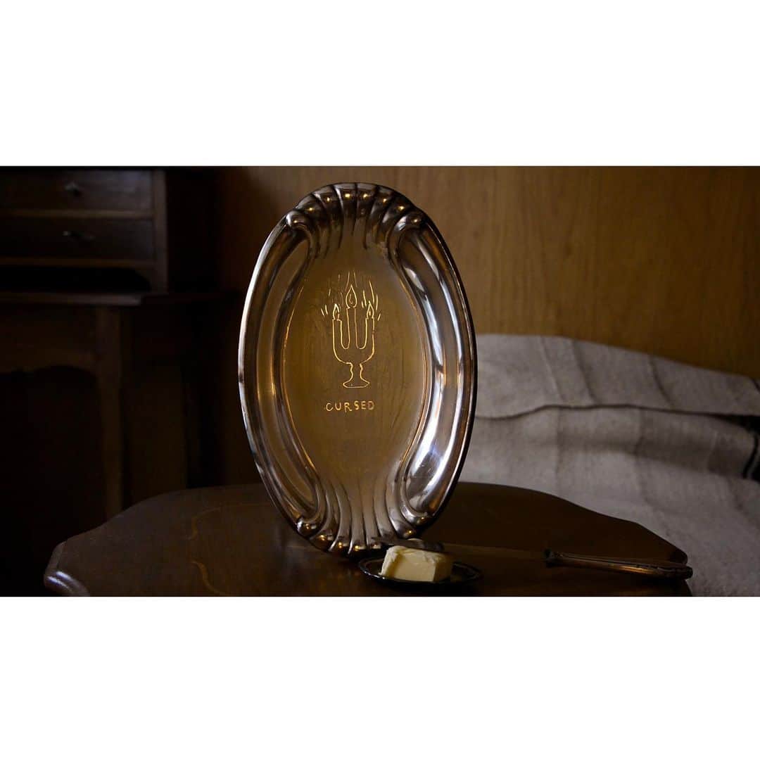 Elena Rendinaさんのインスタグラム写真 - (Elena RendinaInstagram)「🧈 Cursed 🧈 🗡 She Will 🗡  Butter on Silver Tray sculptures」3月27日 17時30分 - elenarendinastudio