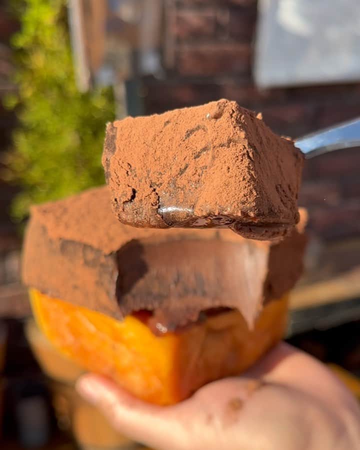 のインスタグラム：「"濃厚" ねっとりチョコレートのぱん‼︎ 🤎🤎🤎🤎🤎🤎🤎🤎🤎  “Chocolate is ground from the beans of happiness.”  ねっとり、濃厚なチョコレート"バターしみしみのパンと一緒に！  チョコレート好きには、 たまらんです😋😋😋  3月28日（火）は、店休となります！  Have a wonderful day.!!  . . .  #ねっとりチョコレートのぱん #チョコレート  #ねっとり  #濃厚チョコ  #chocolate  #chocolatelover  #richchocolate  #生チョコ  #chocolate  #chocolatecake  #chocolateporn  #chocolat  #cioccolato  #chocola  #巧克力  #ช็อคโกแลต  #초콜릿  #三軒茶屋ランチ  #世田谷線カフェ  #パンスタグラム  #東京カフェ  #三軒茶屋カフェ #三軒茶屋  #パン #三茶カフェ  #三茶 #田園都市線カフェ #コーヒーアンドトースト  #coffeeandtoast #foodie  #foodiegram」