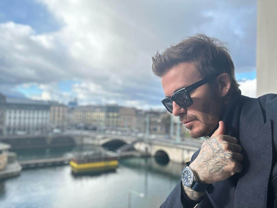 デビッド・ベッカムさんのインスタグラム写真 - (デビッド・ベッカムInstagram)「In one of my favourite cities🇨🇭with one of my favourite partners @tudorwatch ♥️🤍 #BornToDare ♥️」3月27日 17時41分 - davidbeckham