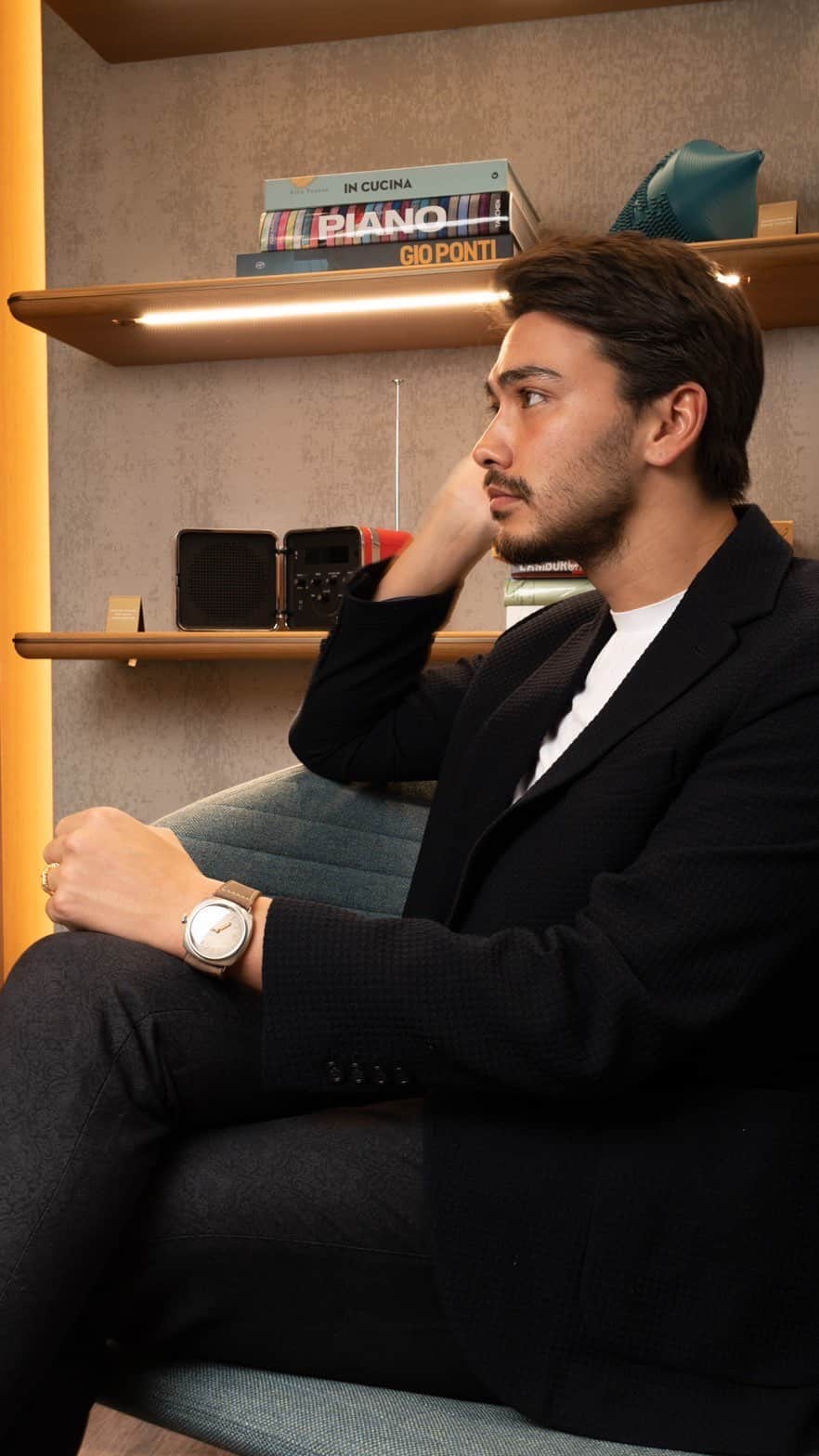 のインスタグラム：「Panerai Radiomir​ ..​ .​ ５月発売予定のパネライの新作をいち早く試着してきました。​ パネライが1935年にイタリア海軍のために初めて製作した時計、ラジオミールの新色。​ ヴィンテージな風合いのマットベージュダイヤルが渋い。​ サブマーシブルがほしいなと思ってたけど、着けてみるとラジオミールも大人の魅力で、​ どちらをマイファーストパネライにしようか迷うなあ。​ .​ ..​ #WatchesAndWonders2023 #PaneraiWW2023 #Panerai #Radiomir #PaneraiLegends #PaneraiHistory #パネライ」