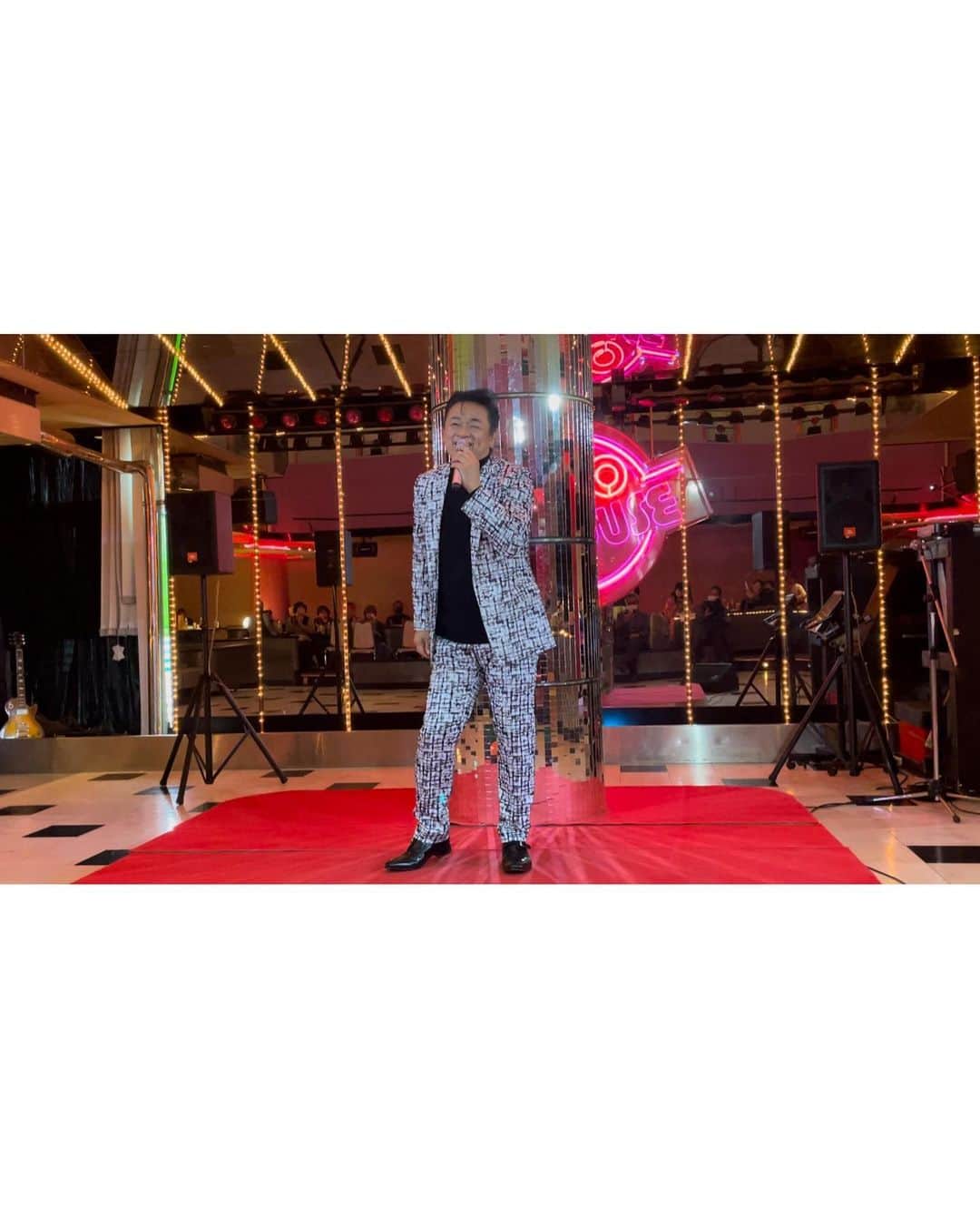 北川大介さんのインスタグラム写真 - (北川大介Instagram)「こんばんは^_^ 姫路青山にて２５周年記念ライブでした。 素敵なホールでたくさんのみなさんに集まっていただき感無量でしたー 益々顔晴りますー」3月27日 18時01分 - kitagawadaisuke_official