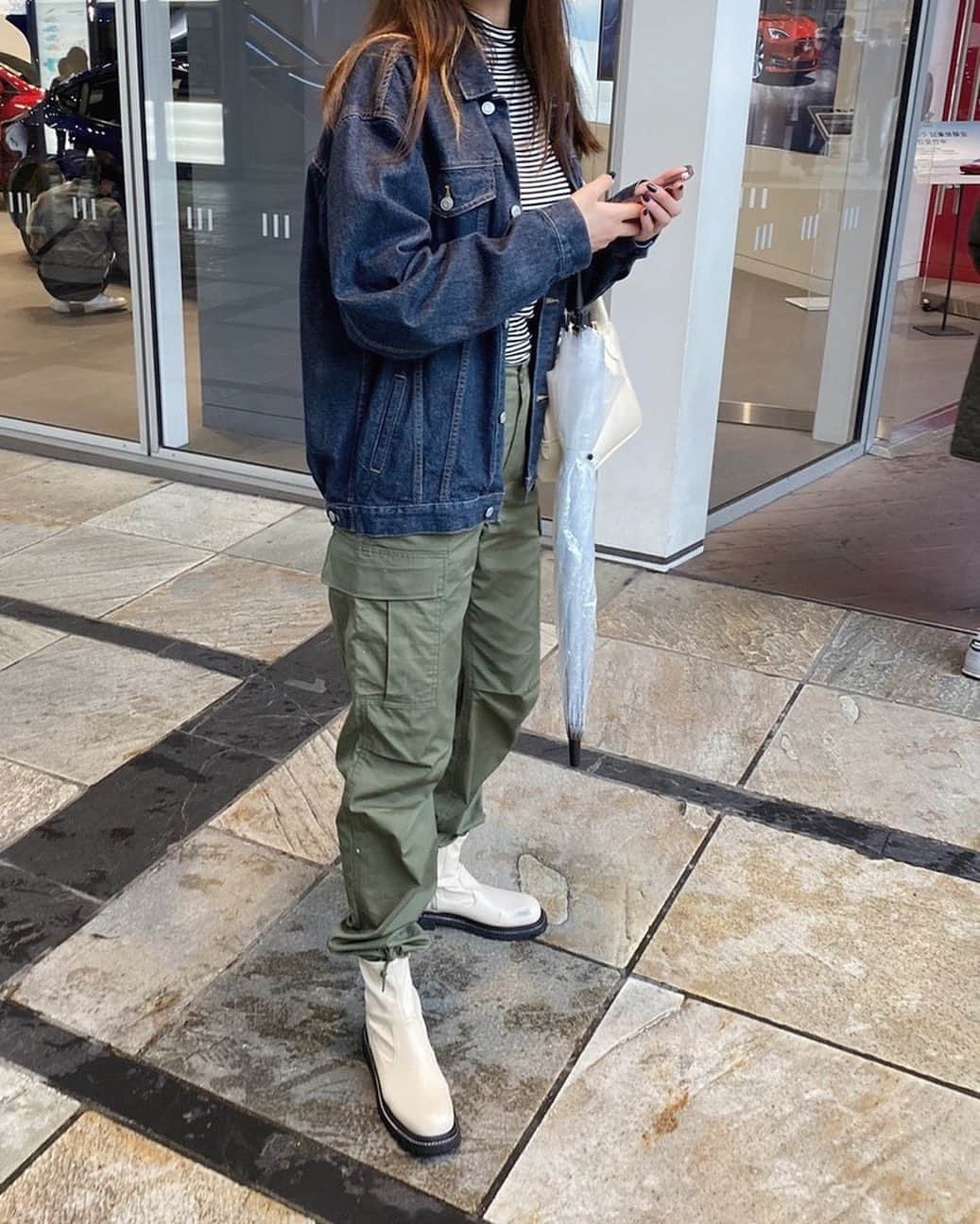 野村明日香のインスタグラム：「⁡ 長さも形もストライクな軍パンやっと見つけた🤟🏻」
