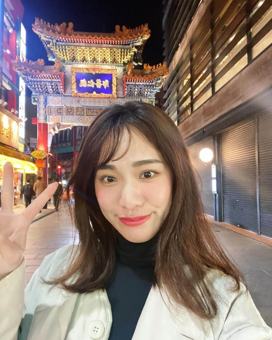 藤森マリナさんのインスタグラム写真 - (藤森マリナInstagram)「横浜中華街🐼🇨🇳 Yokohama China town🍽 * 美味しかったから ここでお腹いっぱい食べ過ぎて パンダまんもタピオカドリンクも 何も食べ歩きできなかった🤣❤️‍🔥 * * #横浜中華街 #満珍楼 #まりなはんの旅メモ  * * 最近チークずっとピンク🌸 * * * #yokohama#yokohamachinatown#chinatown#横浜#横浜グルメ#タピオカ部#横浜観光#ピンクメイク#toofacedcosmetics#pinkcheeks」3月27日 18時00分 - maaarina0806