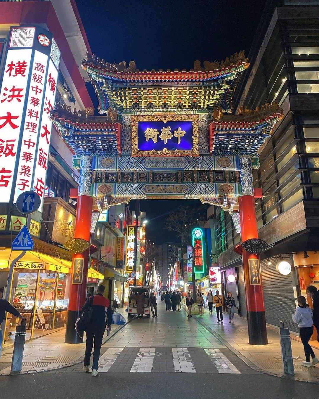 藤森マリナさんのインスタグラム写真 - (藤森マリナInstagram)「横浜中華街🐼🇨🇳 Yokohama China town🍽 * 美味しかったから ここでお腹いっぱい食べ過ぎて パンダまんもタピオカドリンクも 何も食べ歩きできなかった🤣❤️‍🔥 * * #横浜中華街 #満珍楼 #まりなはんの旅メモ  * * 最近チークずっとピンク🌸 * * * #yokohama#yokohamachinatown#chinatown#横浜#横浜グルメ#タピオカ部#横浜観光#ピンクメイク#toofacedcosmetics#pinkcheeks」3月27日 18時00分 - maaarina0806