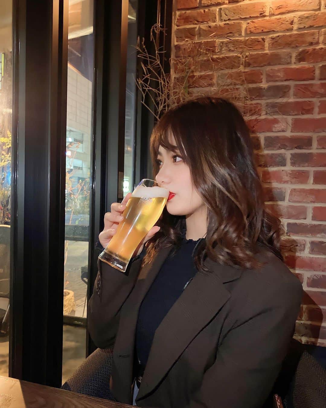 のインスタグラム：「⁡ 休日デートはビールスタート🍺💕 ⁡ ✼••┈┈••✼••┈┈••✼••┈┈••✼••┈┈••✼ ⁡ 👠Show time 1部 ▷▶︎ 18:30open 19:00start 2部▷▶︎ 20:40open 21:15start 3部▷▶ 22:50open 23:30start ⁡ 下記リンクから 日付選択して予約出来ます🙆‍♀️ 💫https://ts.burlesque-tokyo.com/booking/ ⁡ 当日で記載が無くても 電話すると入れるかもです❣️ 📞 052-228-4141 ⁡ 最寄りは地下鉄栄駅1番出口 1番出口から体感徒歩1分🚶‍♀️ 🔎🌎〒460-0003 名古屋市中区錦3丁目18-12  Minex88ビル 8F バーレスクTS ⁡ ✼••┈┈••✼••┈┈••✼••┈┈••✼••┈┈••✼ ⁡ ⁡ #burlesque #burlesqueTS #burlesquetokyo #バーレスク東京名古屋店 #バーレスクTS #バーレスク東京 #バーレスク #バーレスクtsゆいの #誰かの夢になって生きていく #エンタメ活動を止めない #ショーガール #ショークラブ #showgirl #showclub #showtime #showpub #nightclub #名古屋新名所#名古屋観光#love名古屋 #名古屋旅行#名古屋インスタ映え #錦3 #名古屋カフェ #栄カフェ #錦カフェ #名古屋グルメ #栄グルメ #錦グルメ #ビール女子」